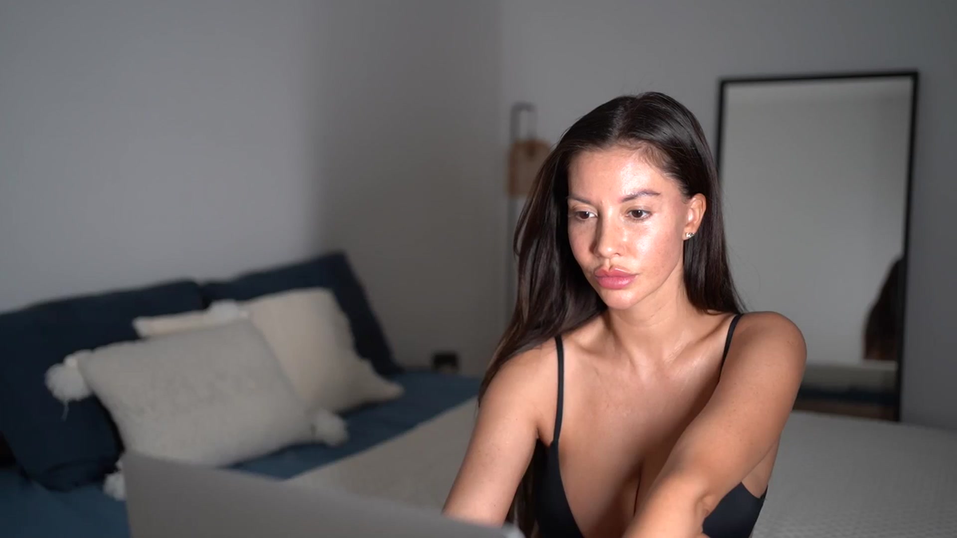 Gallery image thumbnail from Dorothea_'s myfreecams stream on, 07/31/2025, 21:27 image 3 of 20