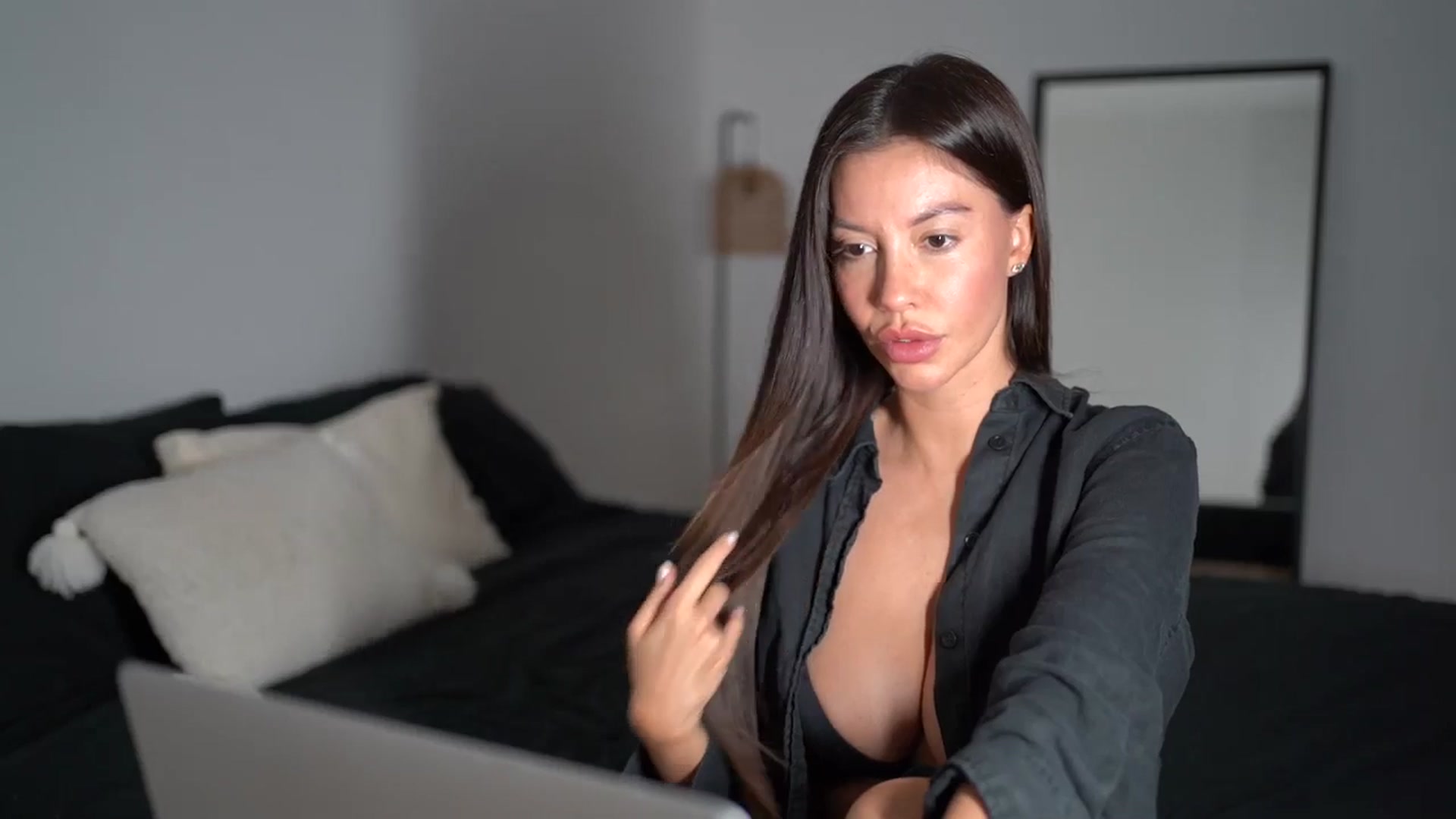 Gallery image thumbnail from Dorothea_'s myfreecams stream on, 08/09/2025, 21:05 image 15 of 20
