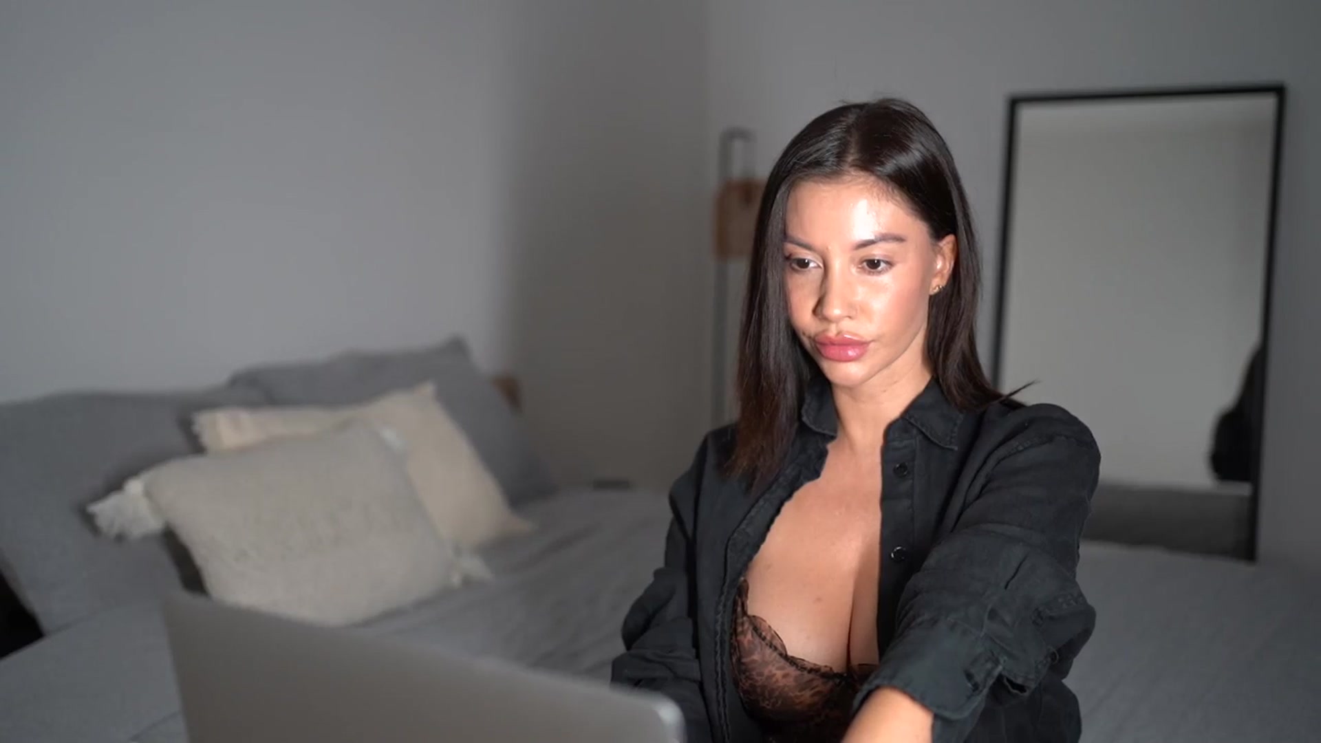 Gallery image thumbnail from Dorothea_'s myfreecams stream on, 08/19/2025, 21:33 image 3 of 20