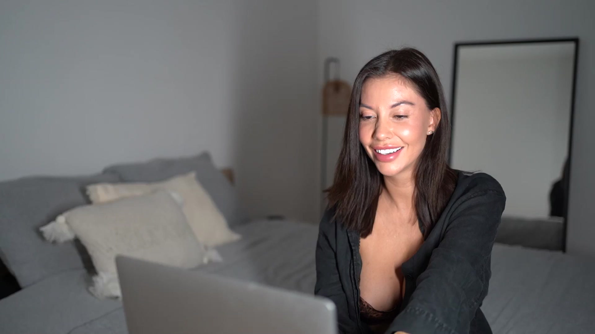 Gallery image thumbnail from Dorothea_'s myfreecams stream on, 08/19/2025, 22:16 image 4 of 20