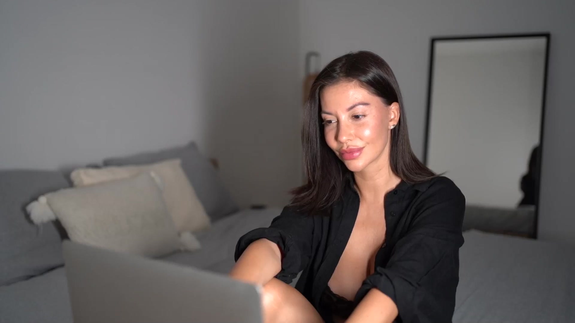 Gallery image thumbnail from Dorothea_'s myfreecams stream on, 08/23/2025, 21:00 image 18 of 20