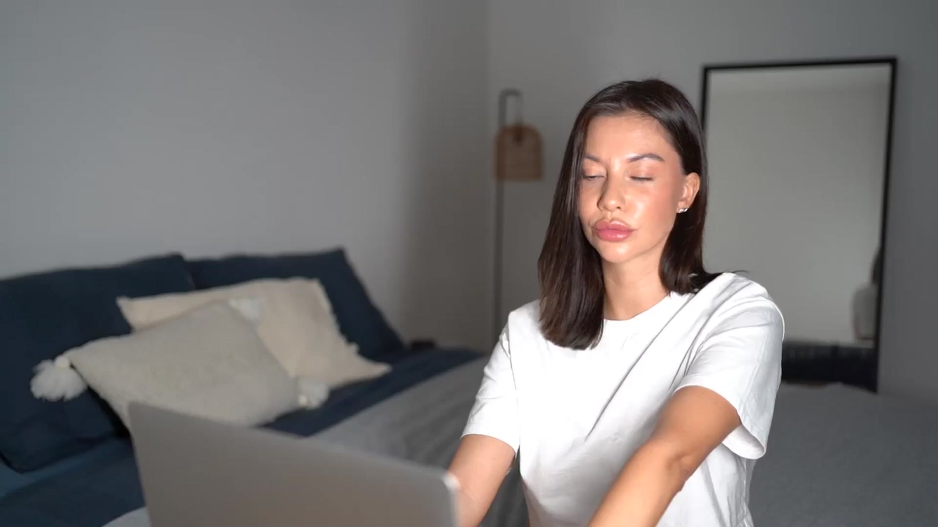 Gallery image thumbnail from Dorothea_'s myfreecams stream on, 08/31/2025, 21:49 image 15 of 20