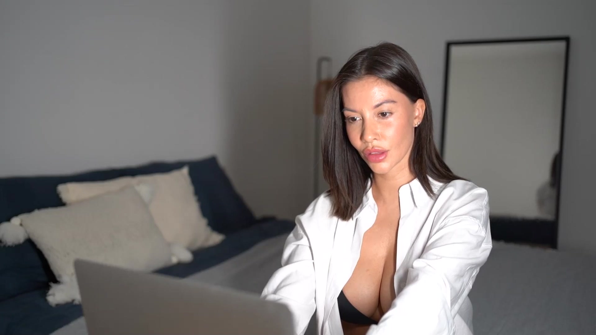 Gallery image thumbnail from Dorothea_'s myfreecams stream on, 09/01/2025, 21:35 image 17 of 20