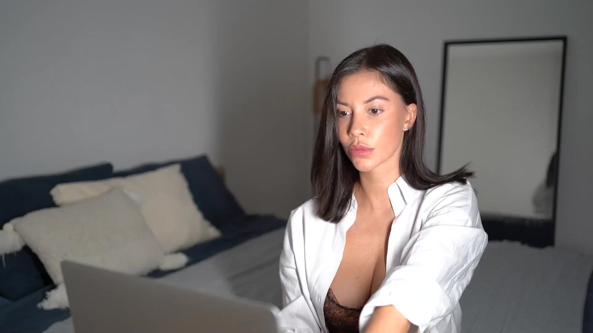 Gallery image thumbnail from Dorothea_'s myfreecams stream on, 09/03/2025, 21:35 image 18 of 20