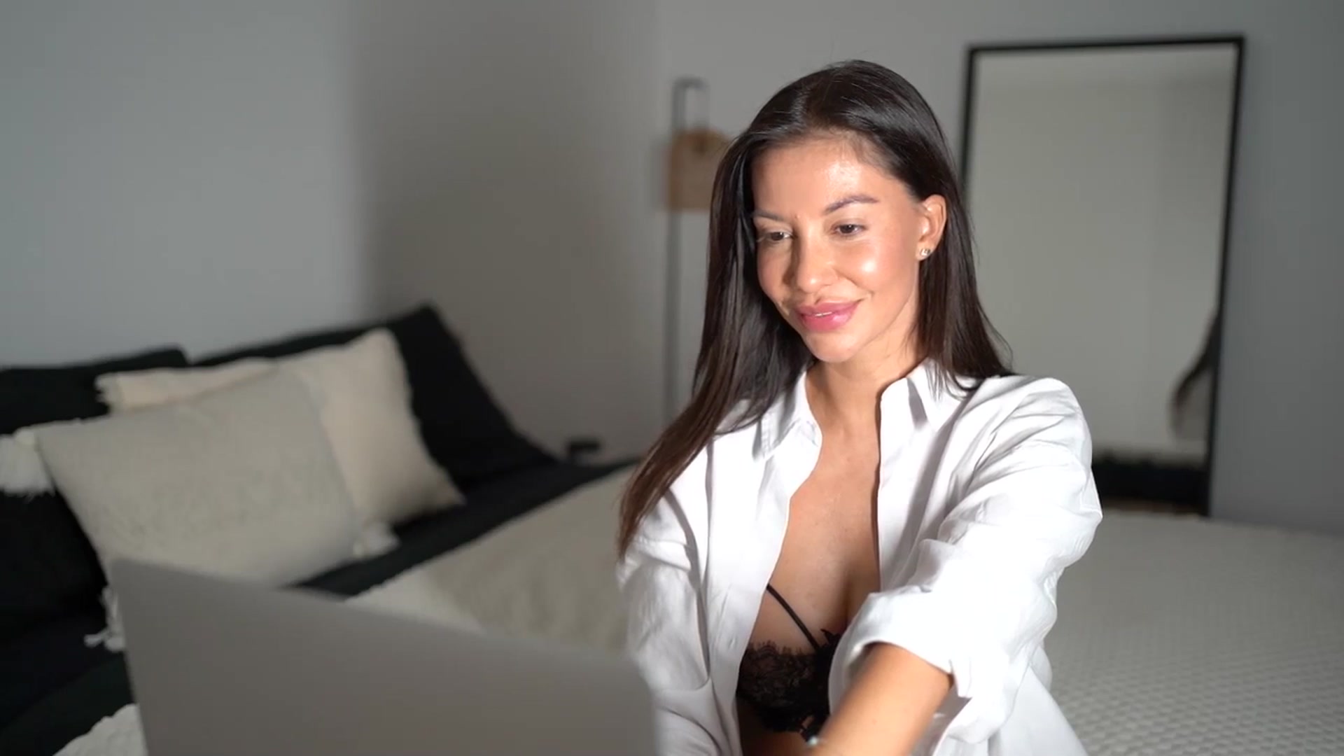 Gallery image thumbnail from Dorothea_'s myfreecams stream on, 09/29/2025, 22:16 image 3 of 20