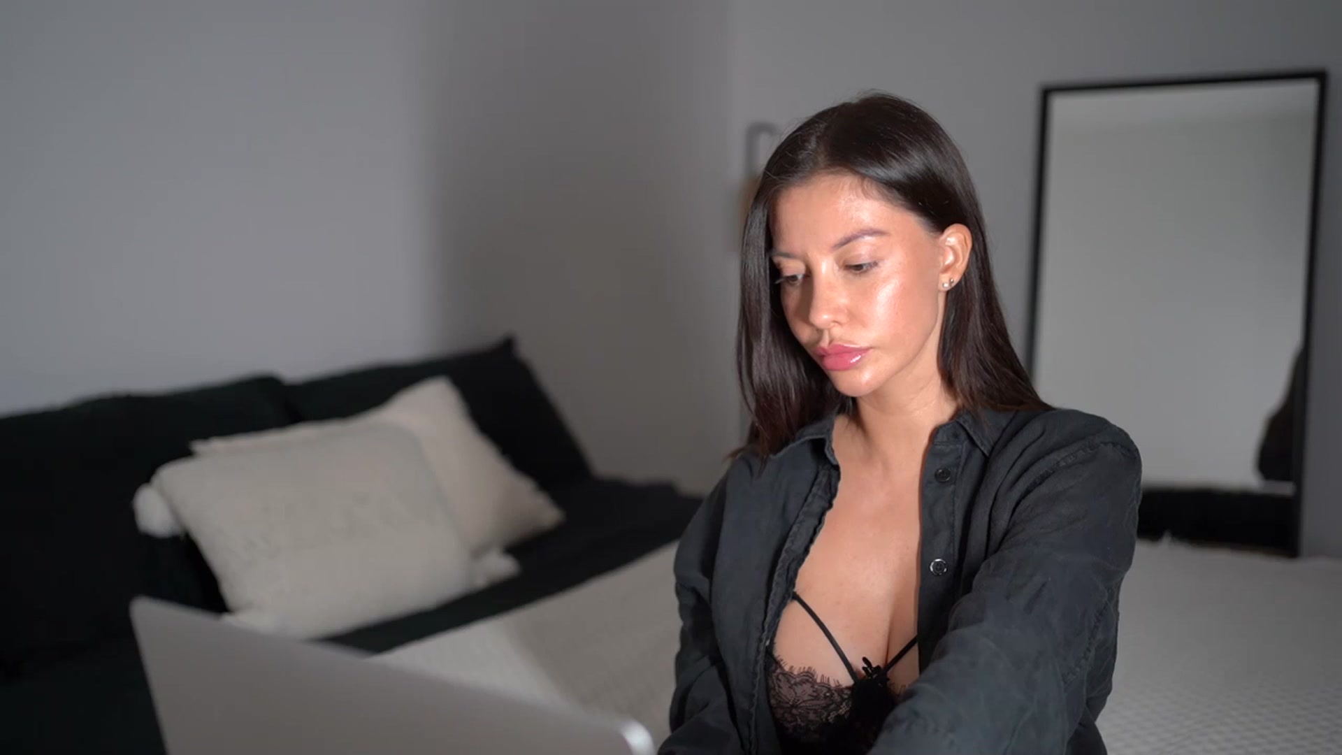Gallery image thumbnail from Dorothea_'s myfreecams stream on, 10/06/2025, 22:16 image 3 of 20