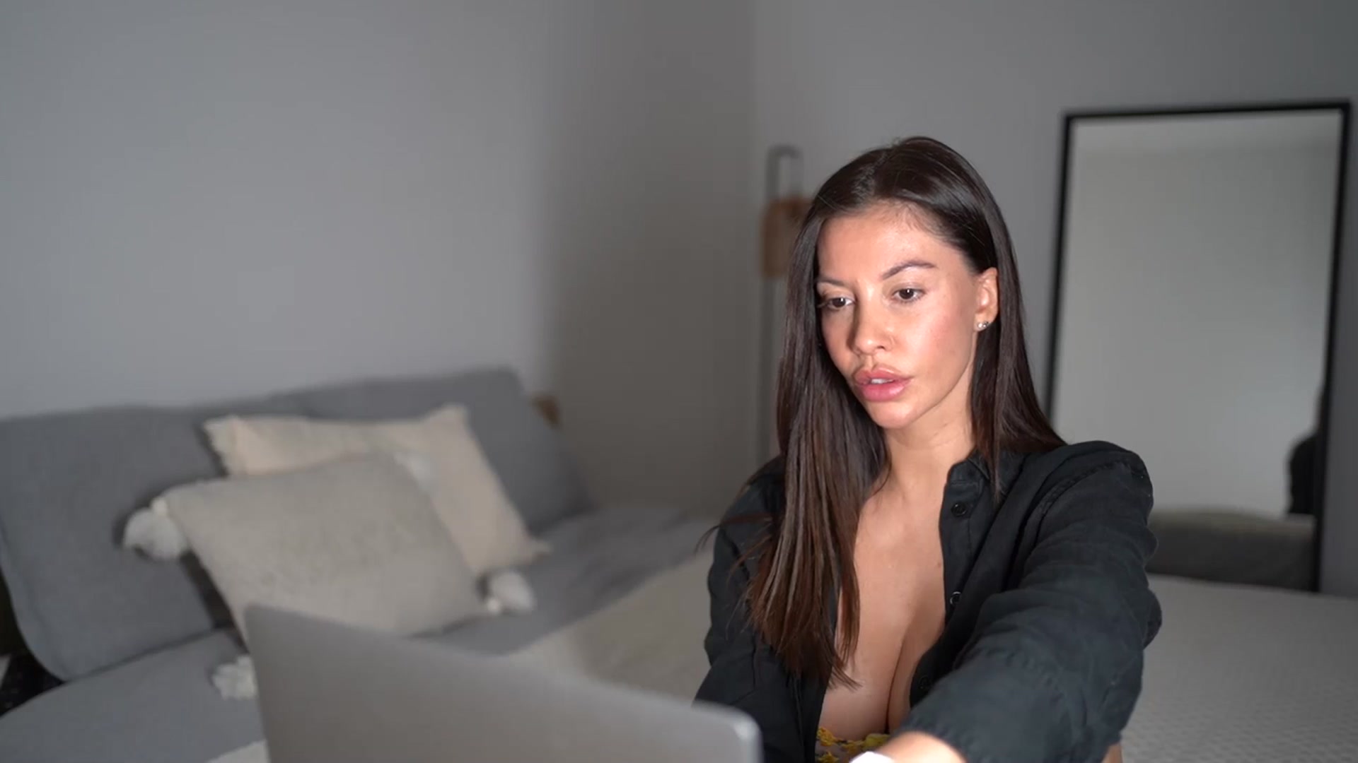 Gallery image thumbnail from Dorothea_'s myfreecams stream on, 10/15/2025, 22:16 image 15 of 20