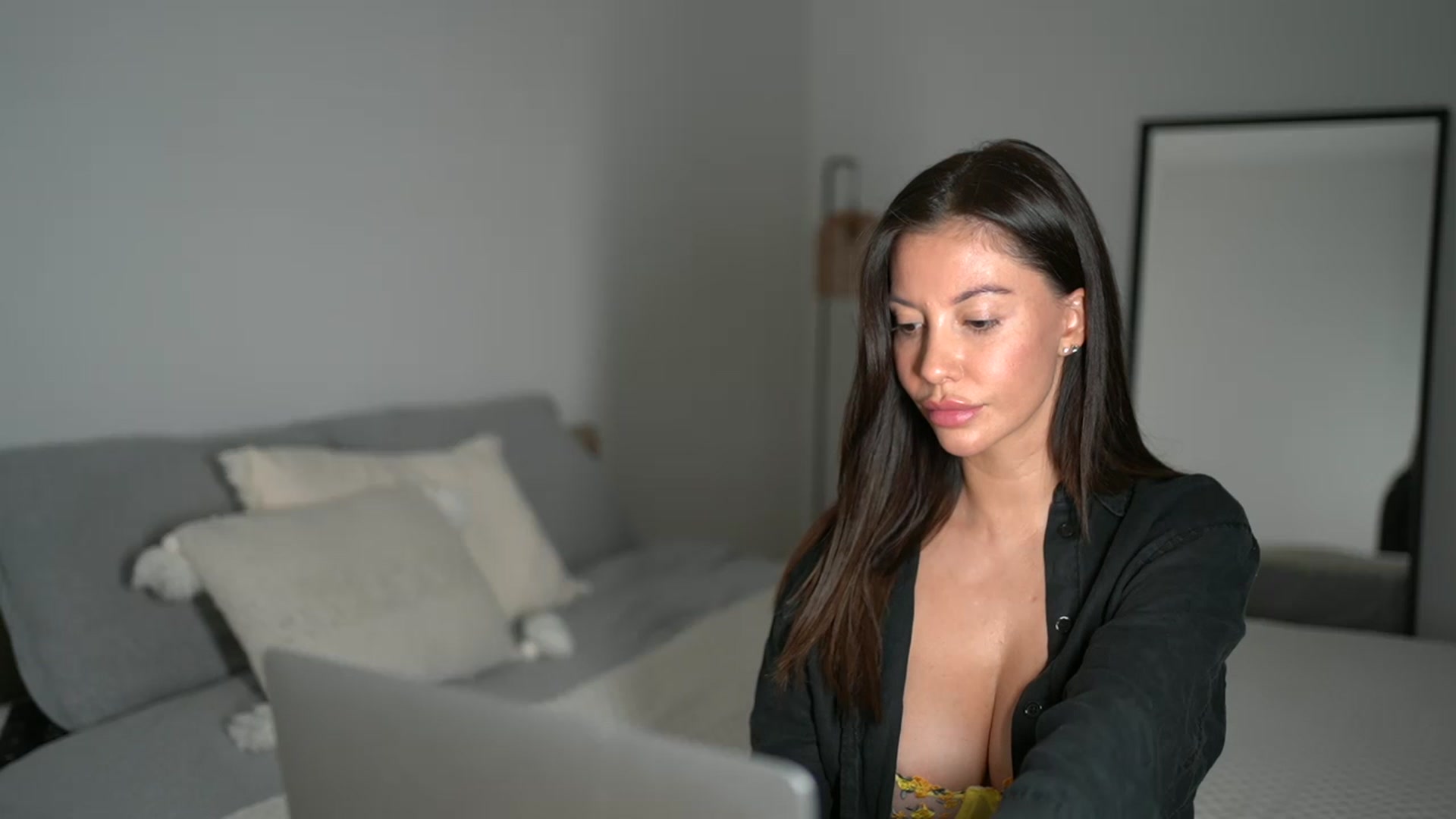 Gallery image thumbnail from Dorothea_'s myfreecams stream on, 10/15/2025, 22:16 image 17 of 20