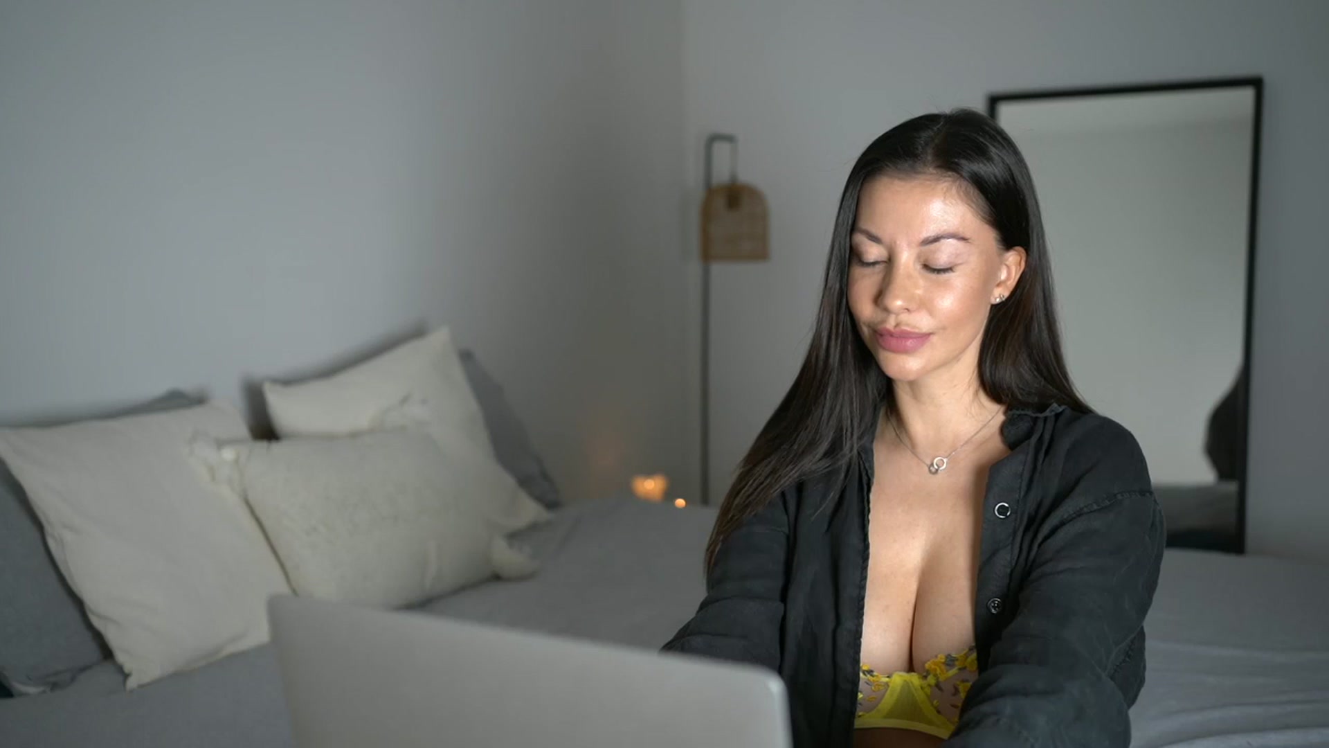 Gallery image thumbnail from Dorothea_'s myfreecams stream on, 05/03/2026, 21:21 image 18 of 20