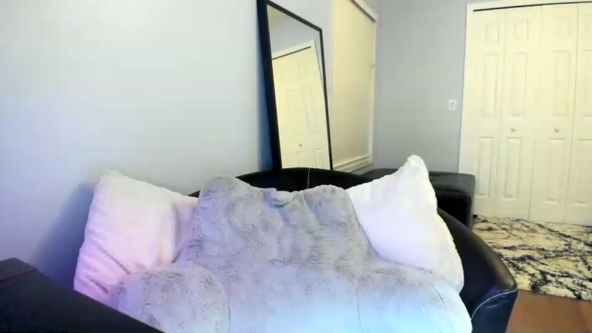 Gallery image thumbnail from Downloads's myfreecams stream on, 11/22/2022, 07:22 image 1 of 20