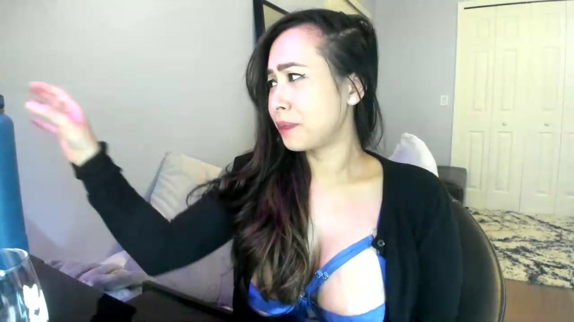 Gallery image thumbnail from Downloads's myfreecams stream on, 11/22/2022, 08:43 image 19 of 20