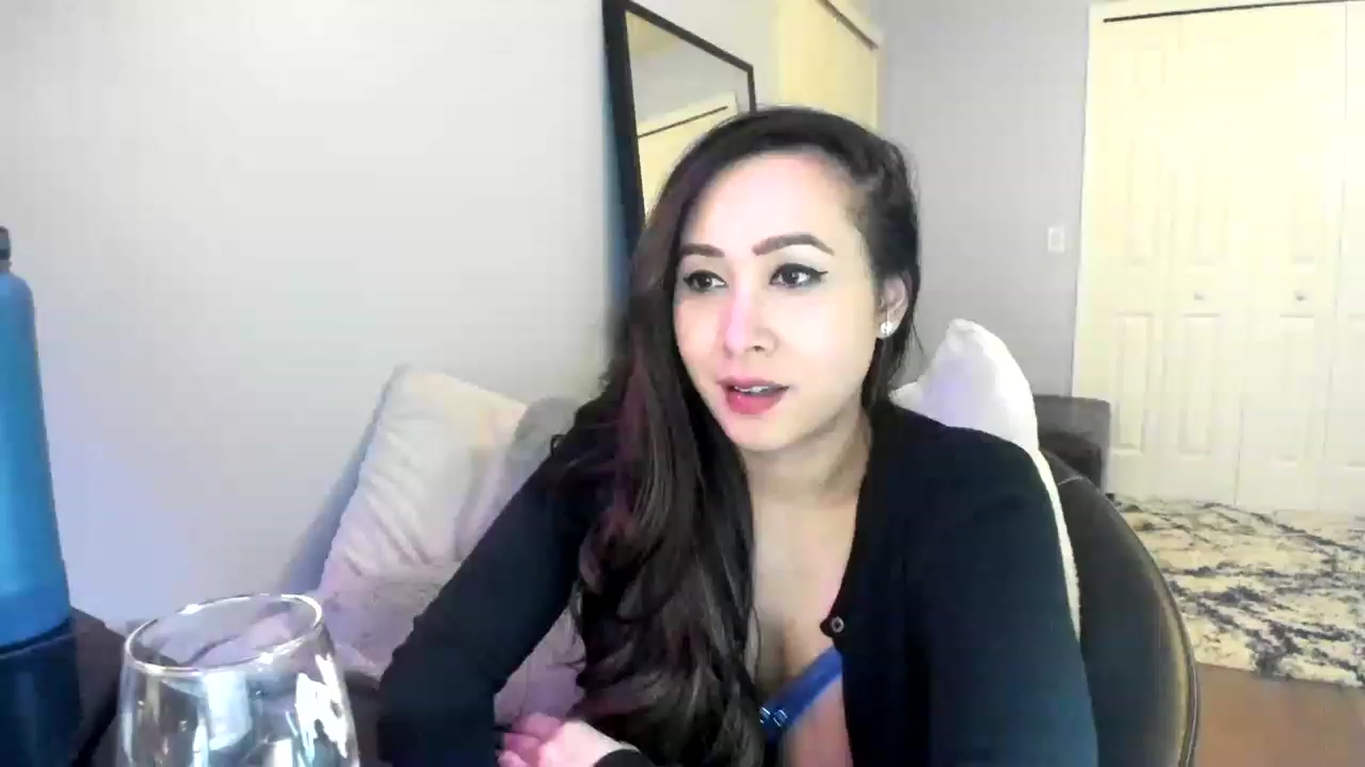 Gallery image thumbnail from Downloads's myfreecams stream on, 11/22/2022, 08:43 image 15 of 20