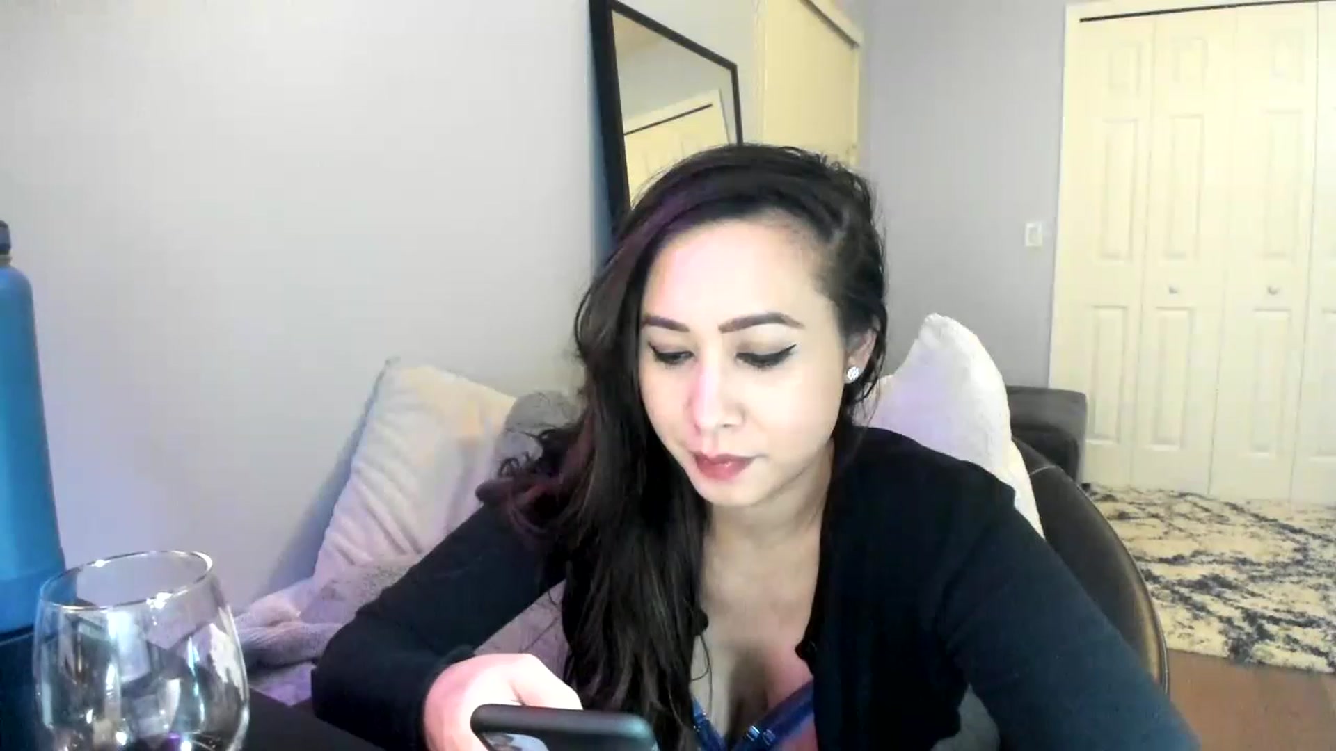 Gallery image thumbnail from Downloads's myfreecams stream on, 11/22/2022, 08:43 image 13 of 20