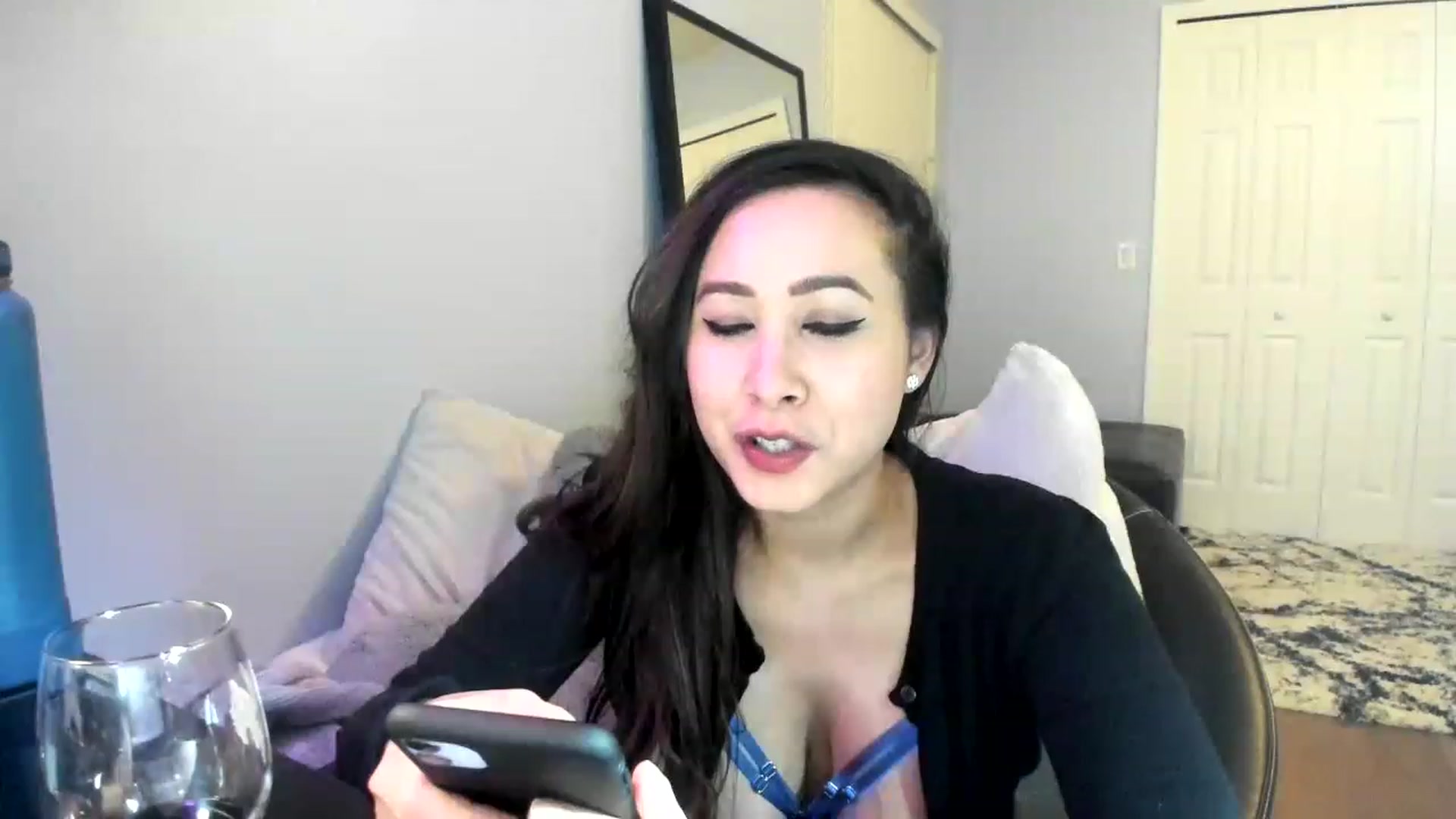 Gallery image thumbnail from Downloads's myfreecams stream on, 11/22/2022, 08:43 image 12 of 20