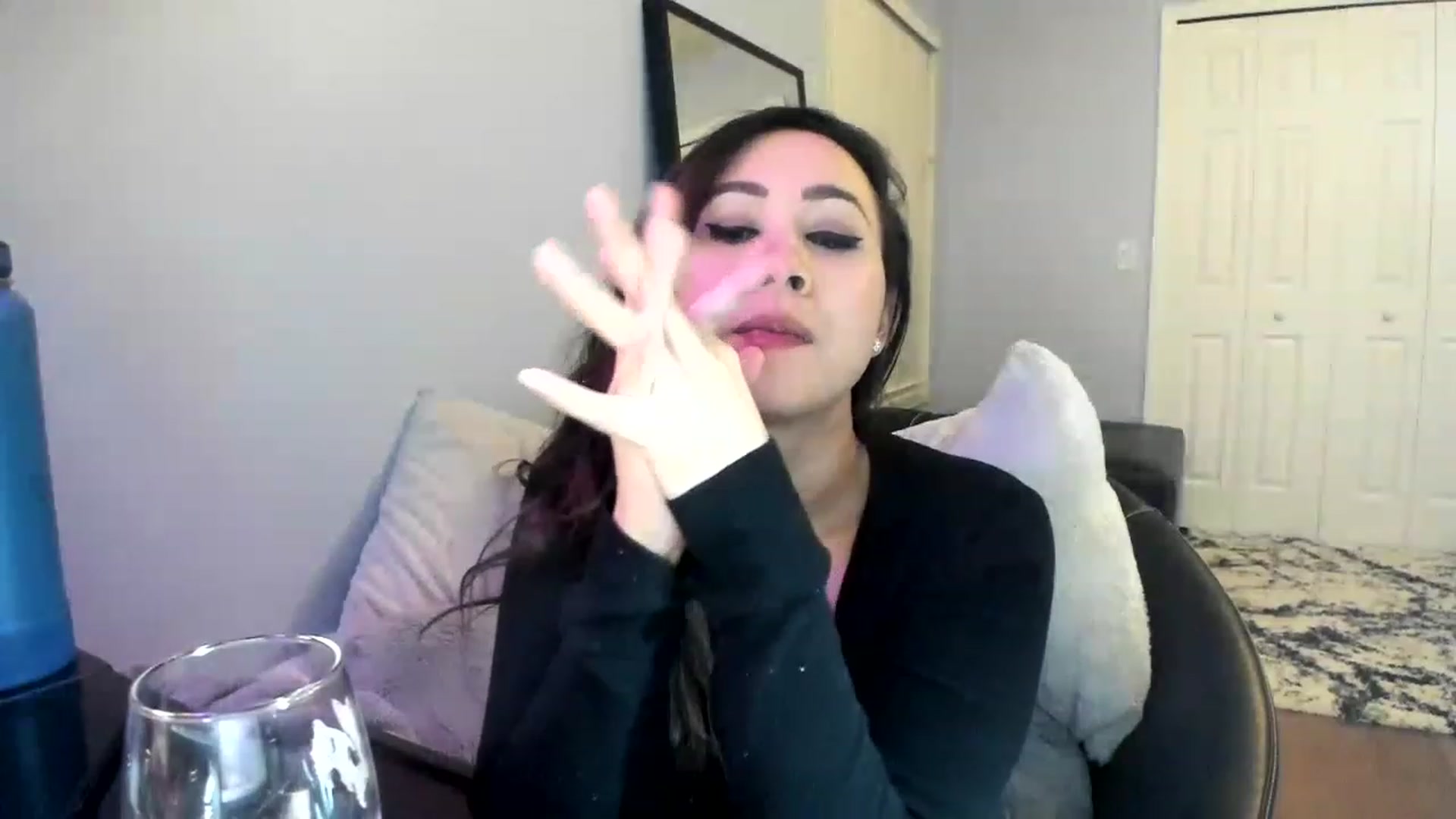 Gallery image thumbnail from Downloads's myfreecams stream on, 11/22/2022, 08:43 image 14 of 20