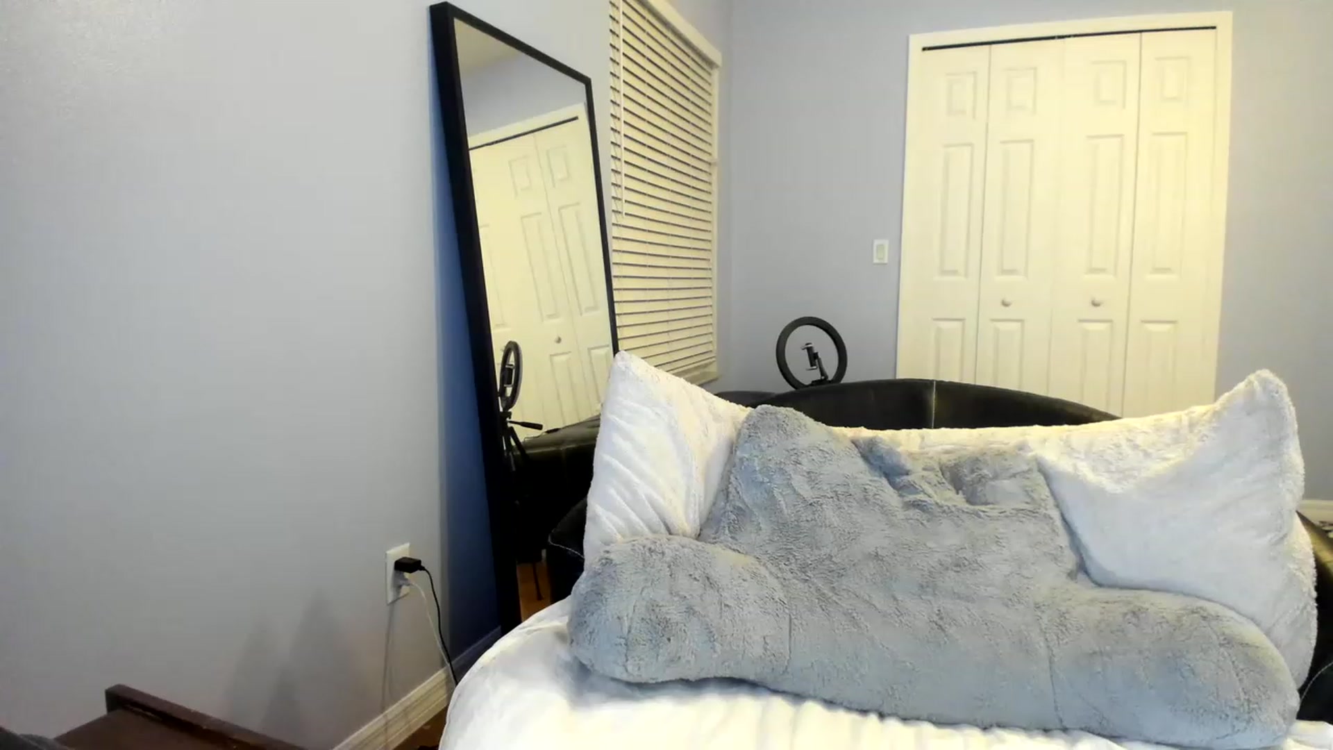 Gallery image thumbnail from Downloads's myfreecams stream on, 12/28/2022, 07:27 image 17 of 20