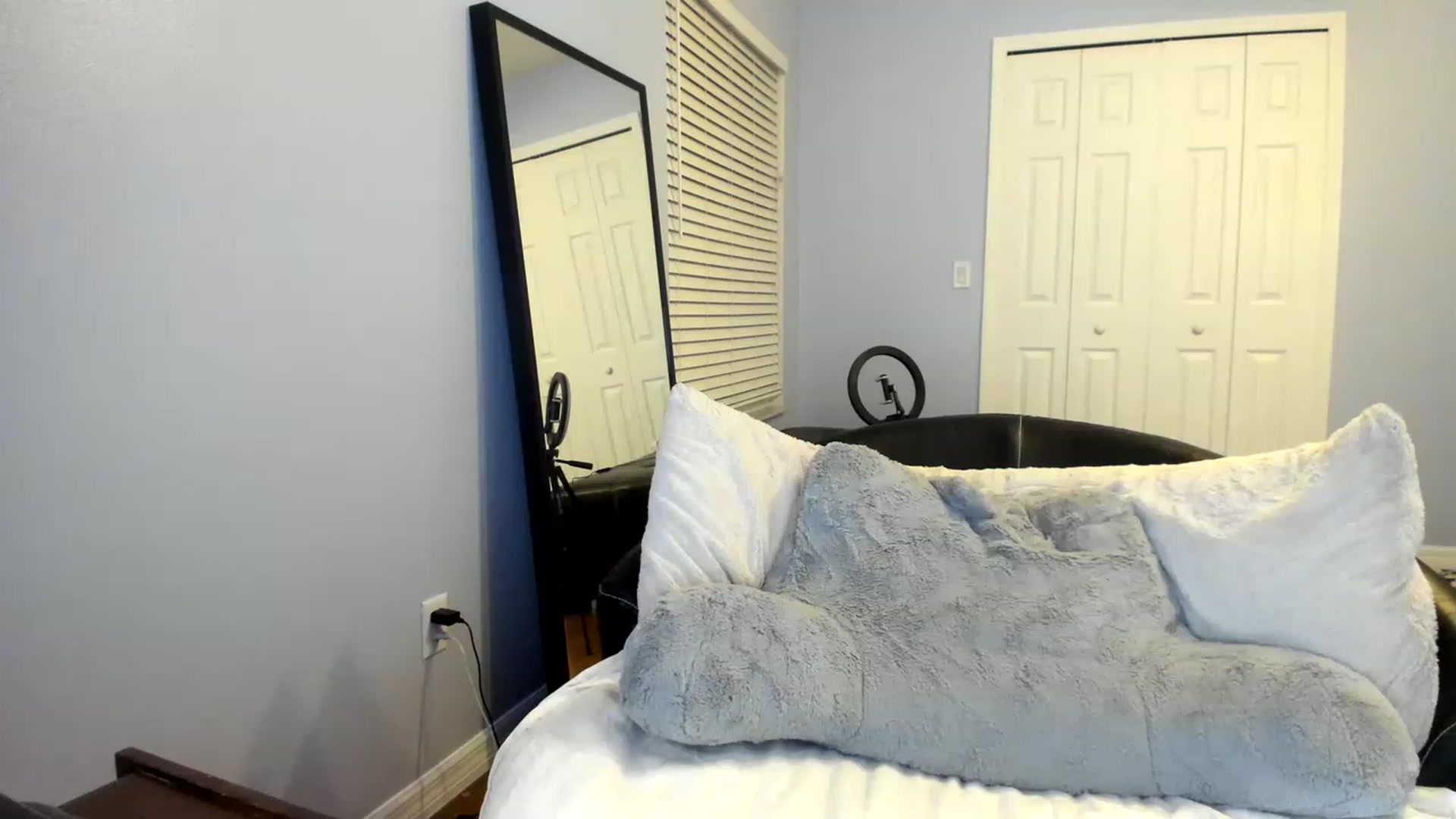 Gallery image thumbnail from Downloads's myfreecams stream on, 12/28/2022, 07:27 image 18 of 20