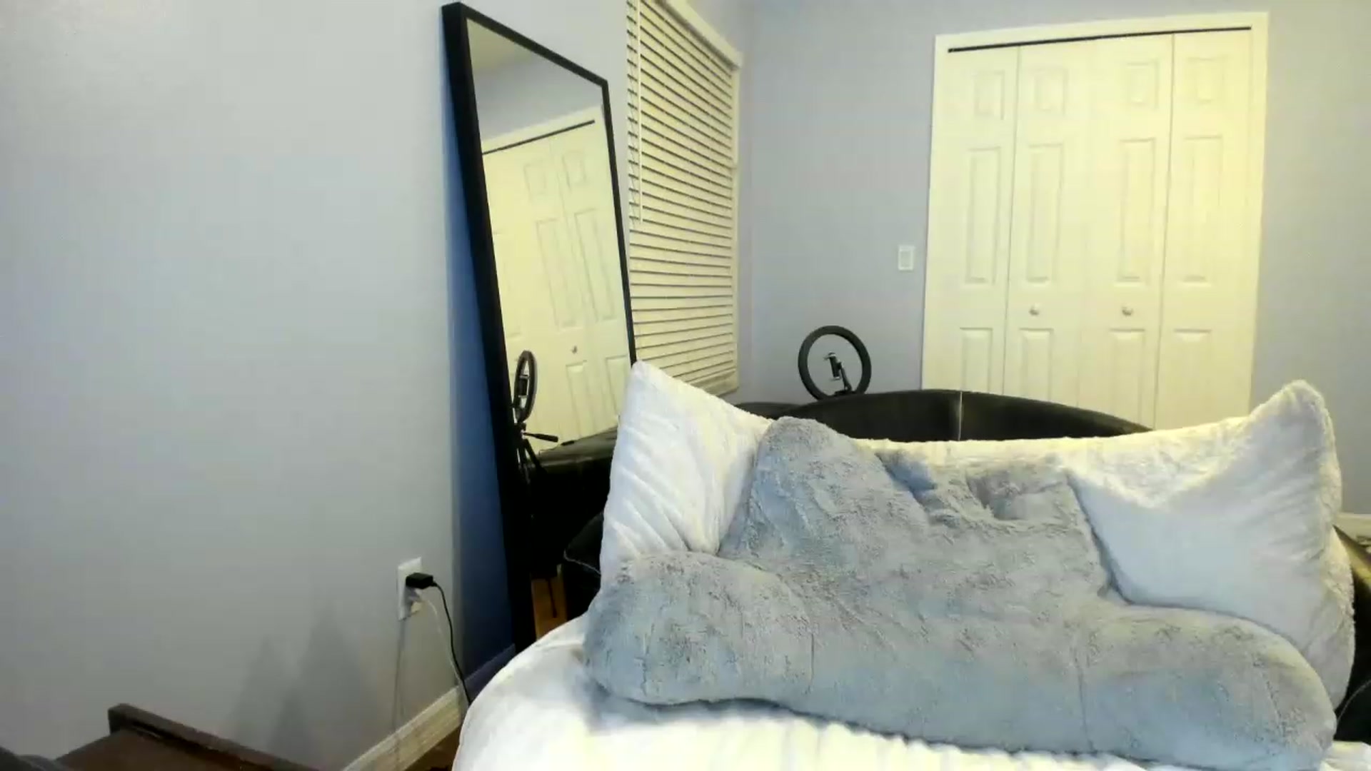 Gallery image thumbnail from Downloads's myfreecams stream on, 12/28/2022, 07:27 image 16 of 20