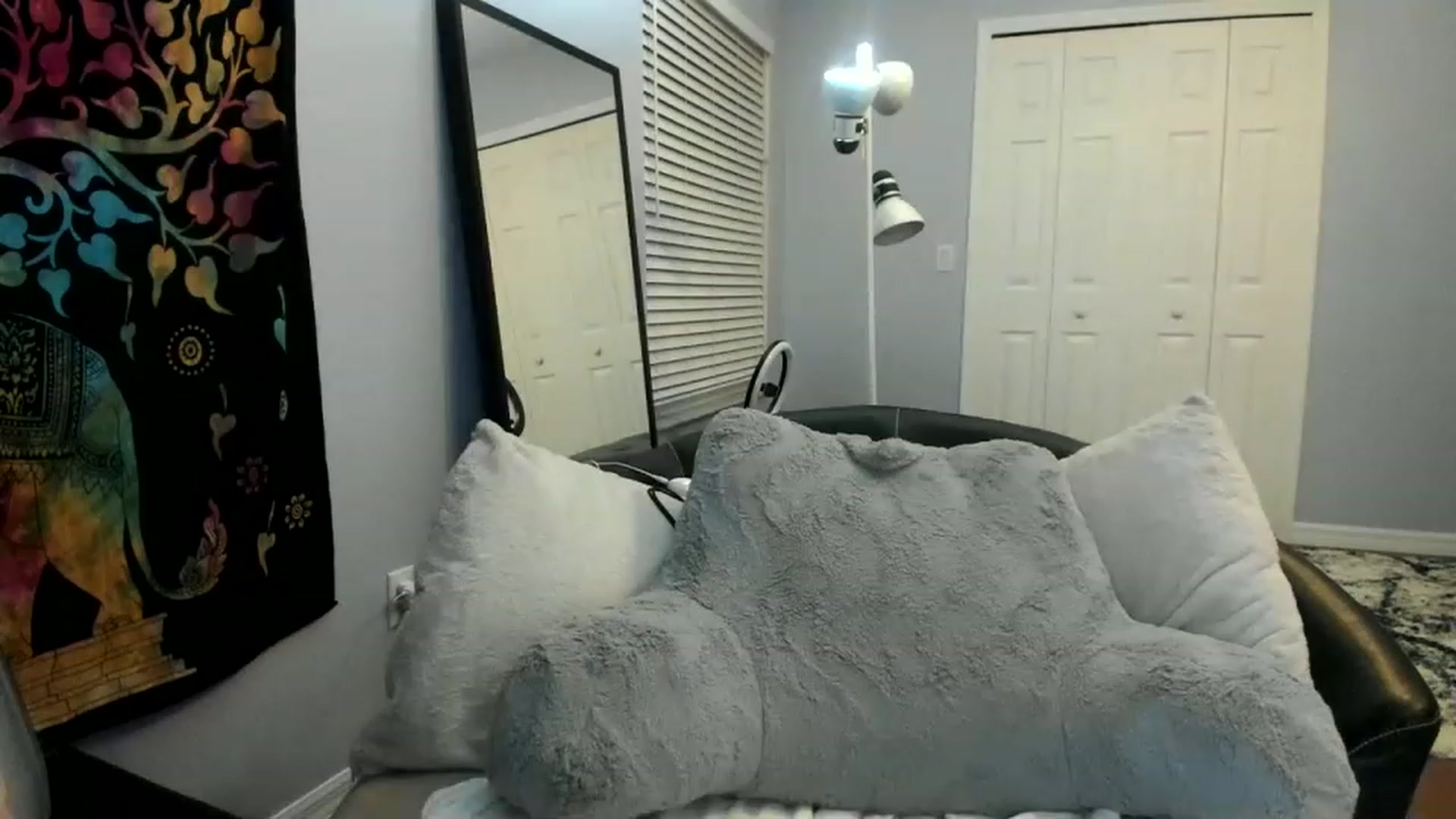 Gallery image thumbnail from Downloads's myfreecams stream on, 02/11/2023, 06:27 image 14 of 20
