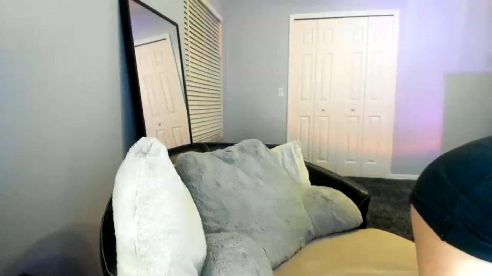 Gallery image thumbnail from Downloads's myfreecams stream on, 03/05/2023, 08:47 image 1 of 20