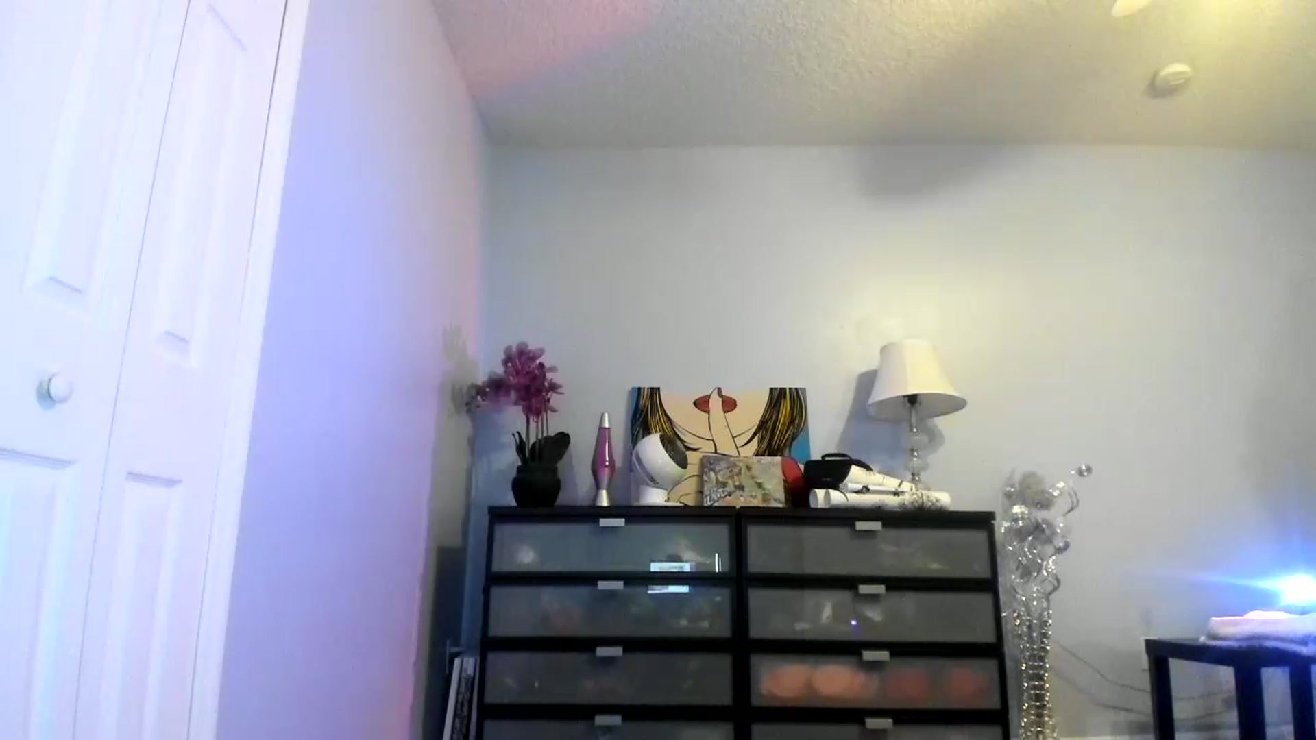Gallery image thumbnail from Downloads's myfreecams stream on, 03/06/2023, 07:16 image 8 of 20