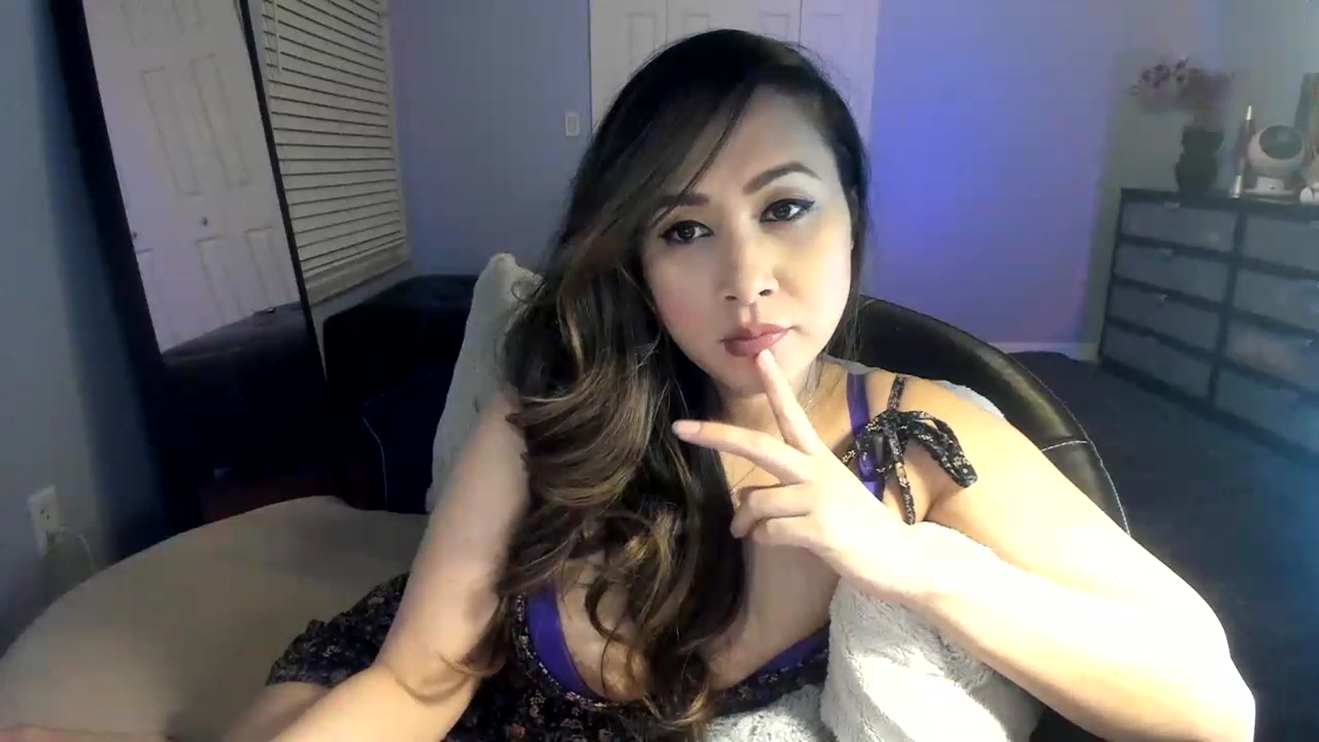 Gallery image thumbnail from Downloads's myfreecams stream on, 03/06/2023, 07:16 image 17 of 20