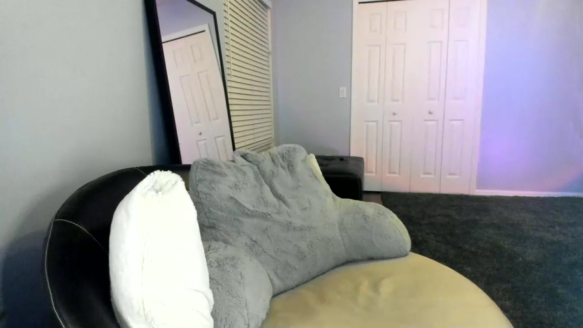 Gallery image thumbnail from Downloads's myfreecams stream on, 03/06/2023, 08:26 image 13 of 20