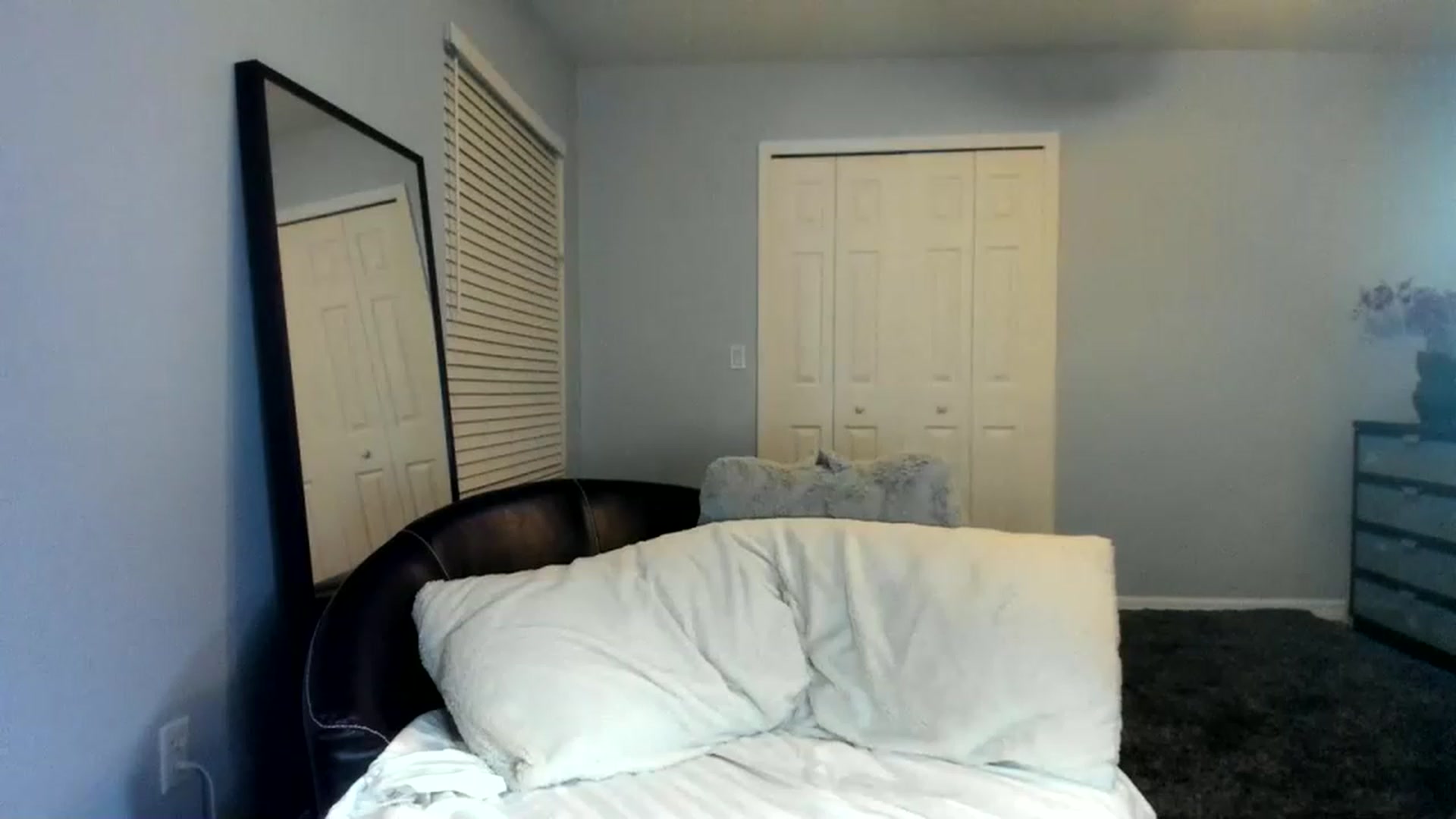Gallery image thumbnail from Downloads's myfreecams stream on, 04/23/2023, 03:46 image 12 of 20