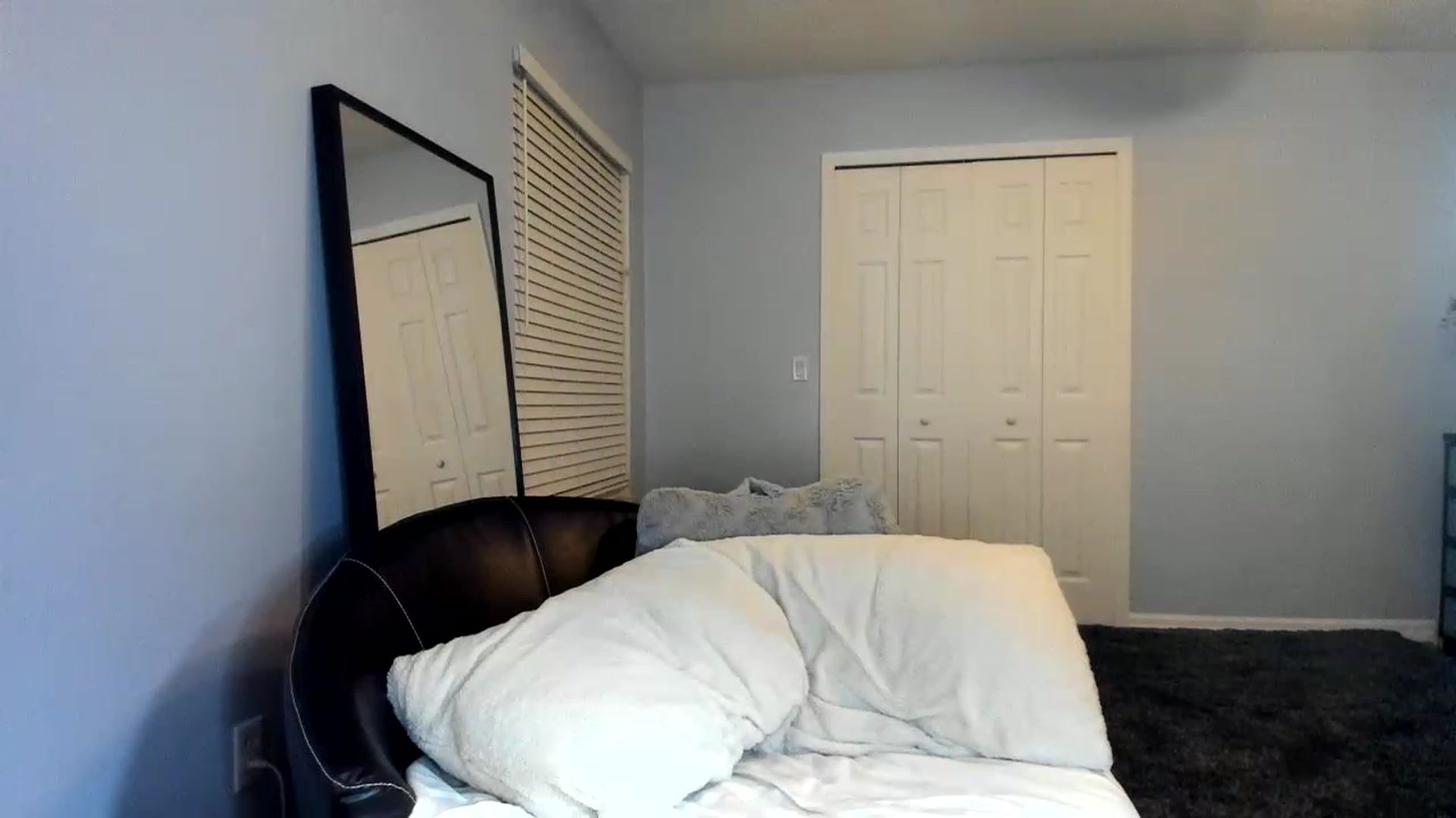 Gallery image thumbnail from Downloads's myfreecams stream on, 04/23/2023, 03:46 image 1 of 20