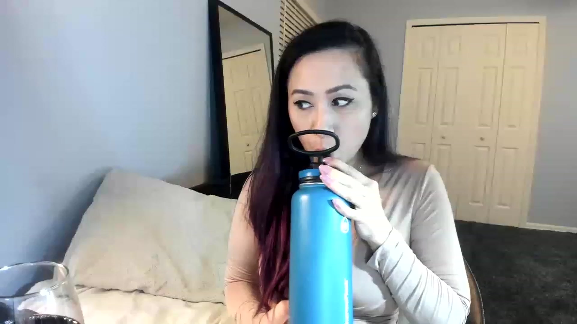 Gallery image thumbnail from Downloads's myfreecams stream on, 04/25/2023, 04:20 image 1 of 20