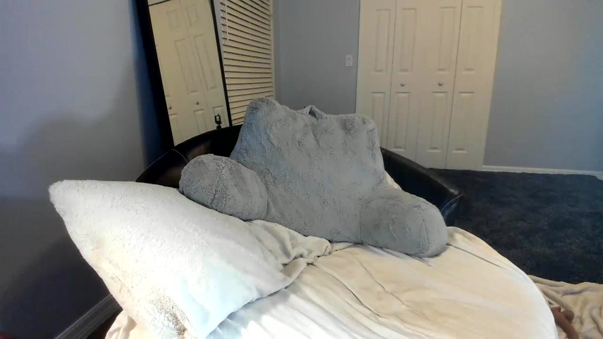 Gallery image thumbnail from Downloads's myfreecams stream on, 04/25/2023, 06:25 image 14 of 20