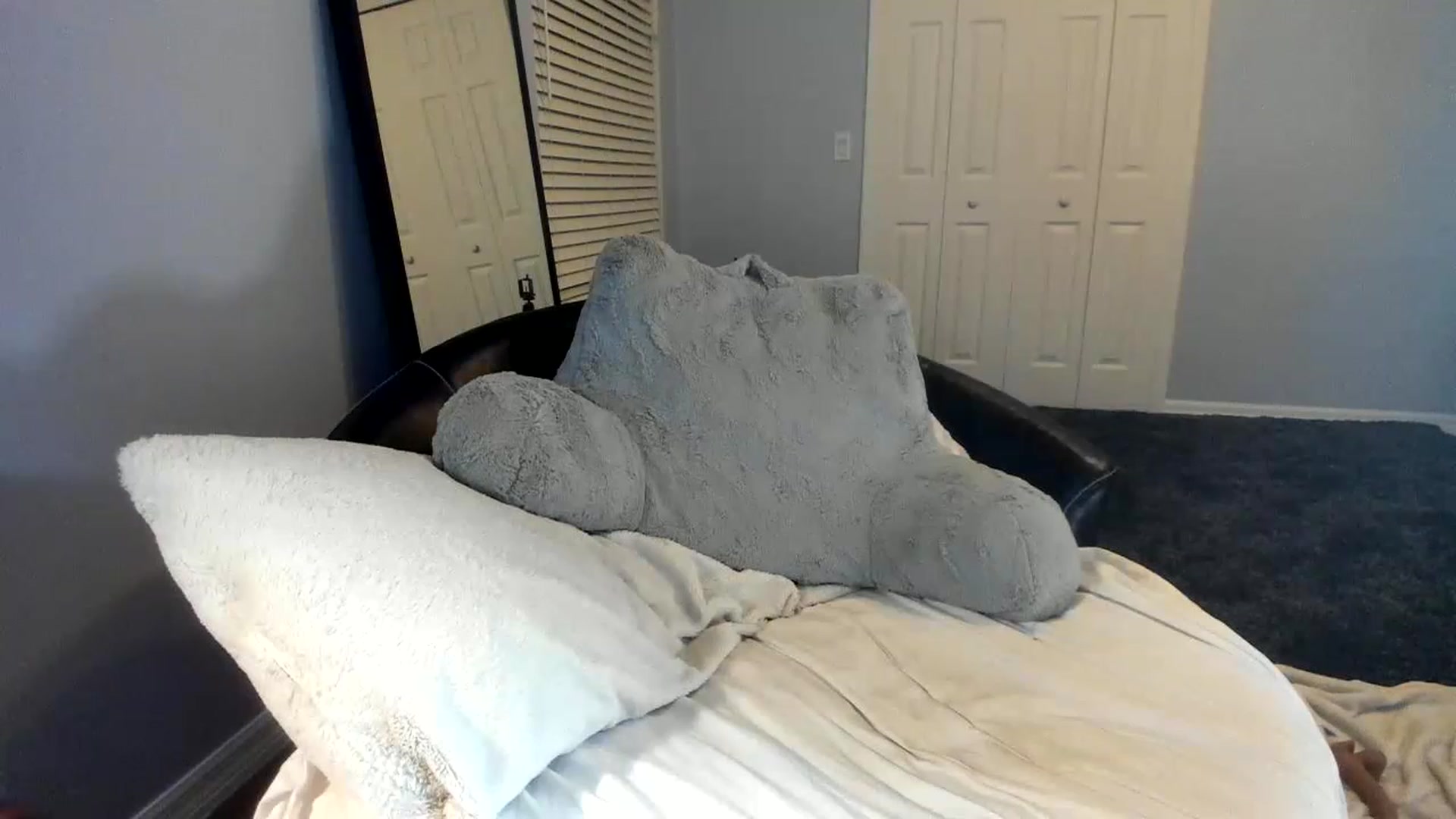 Gallery image thumbnail from Downloads's myfreecams stream on, 04/25/2023, 06:25 image 15 of 20