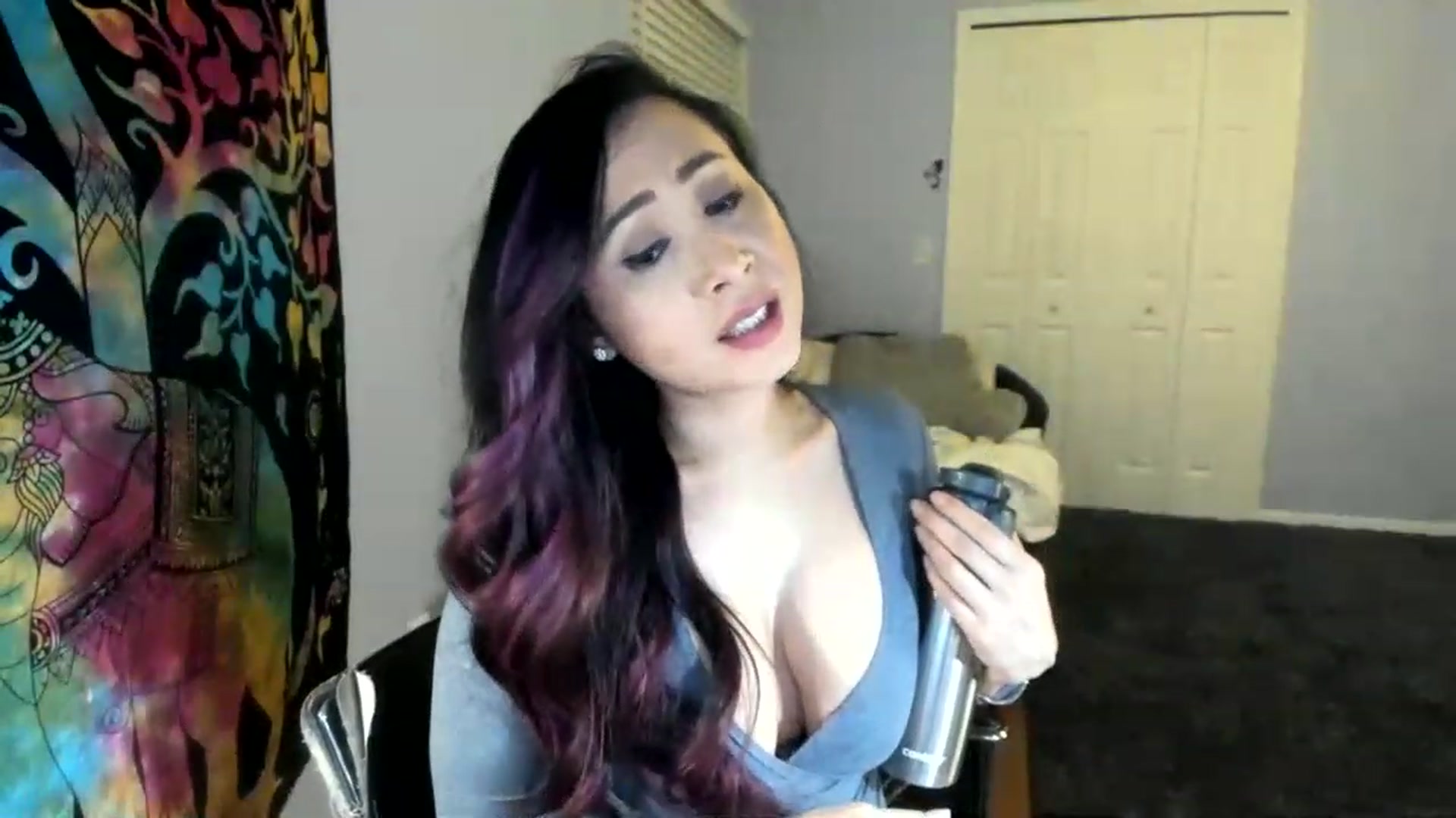 Gallery image thumbnail from Downloads's myfreecams stream on, 05/27/2023, 07:33 image 13 of 20