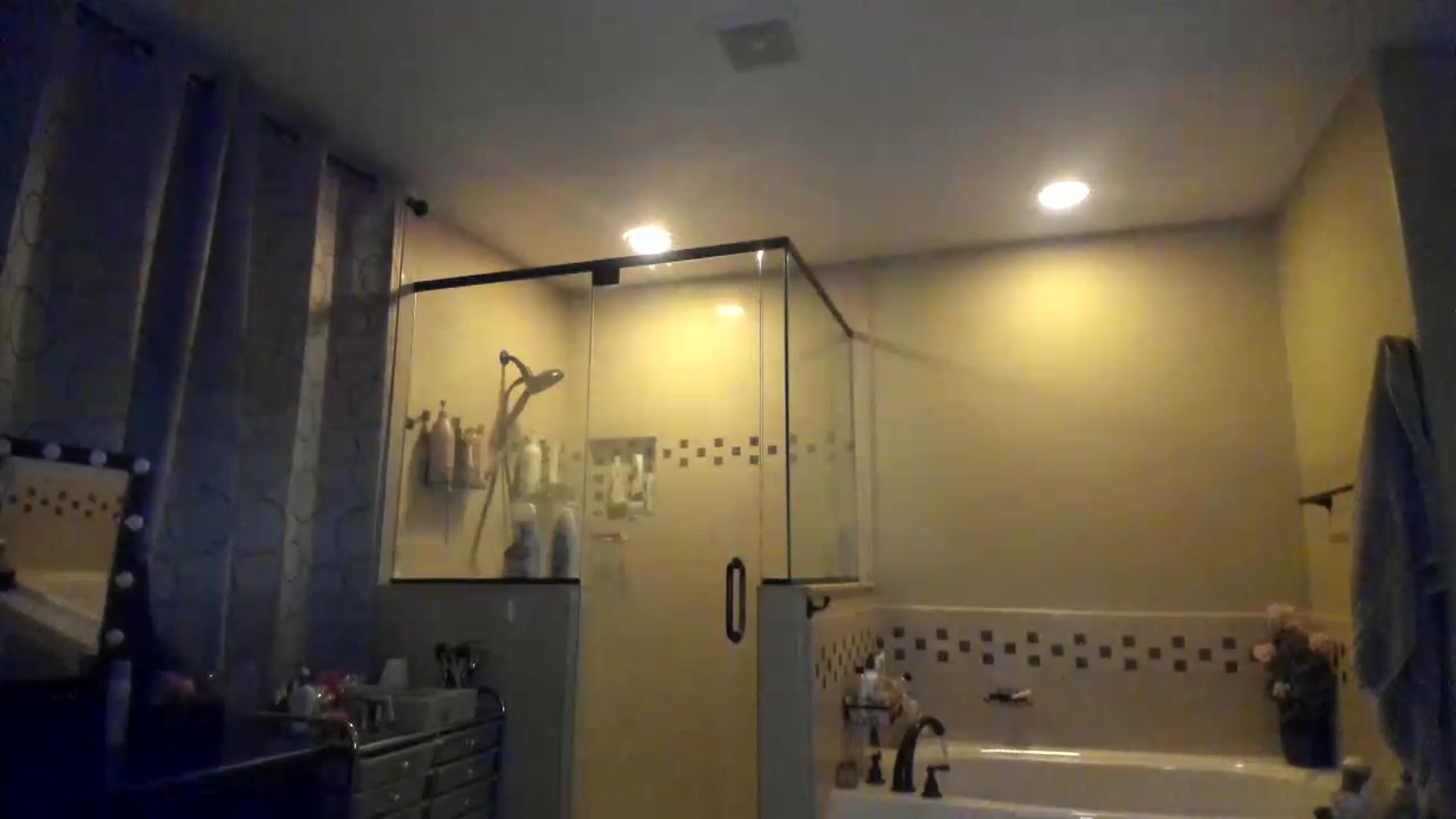 Gallery image thumbnail from Downloads's myfreecams stream on, 08/17/2023, 05:58 image 16 of 20