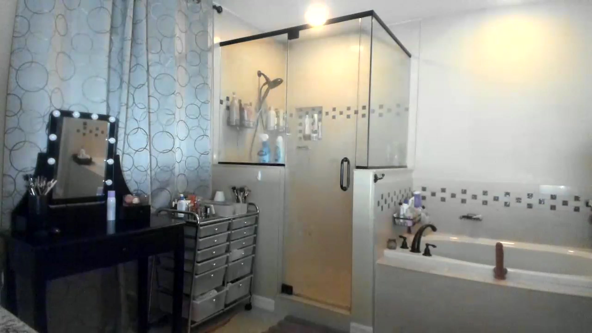 Gallery image thumbnail from Downloads's myfreecams stream on, 08/17/2023, 07:02 image 12 of 20