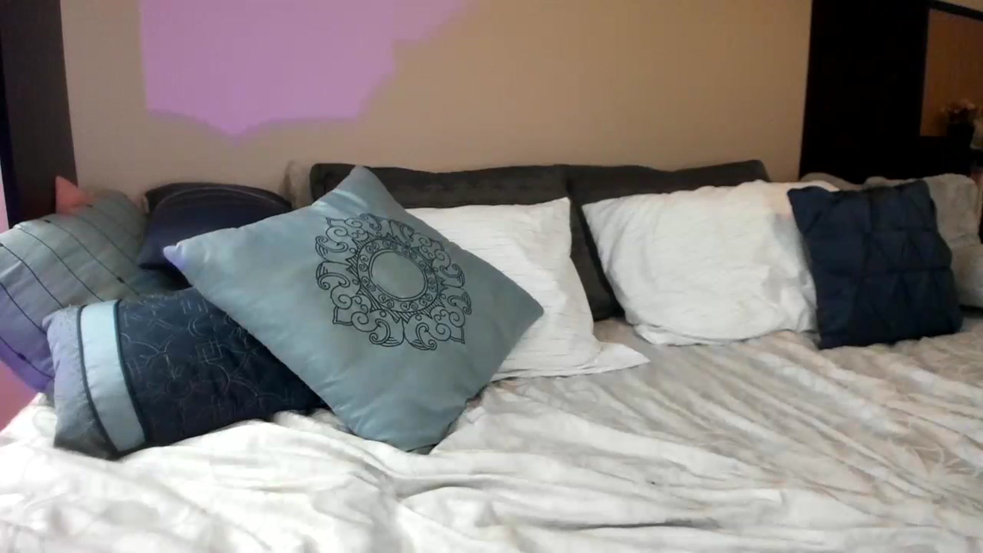 Gallery image thumbnail from Downloads's myfreecams stream on, 11/17/2023, 08:14 image 16 of 20
