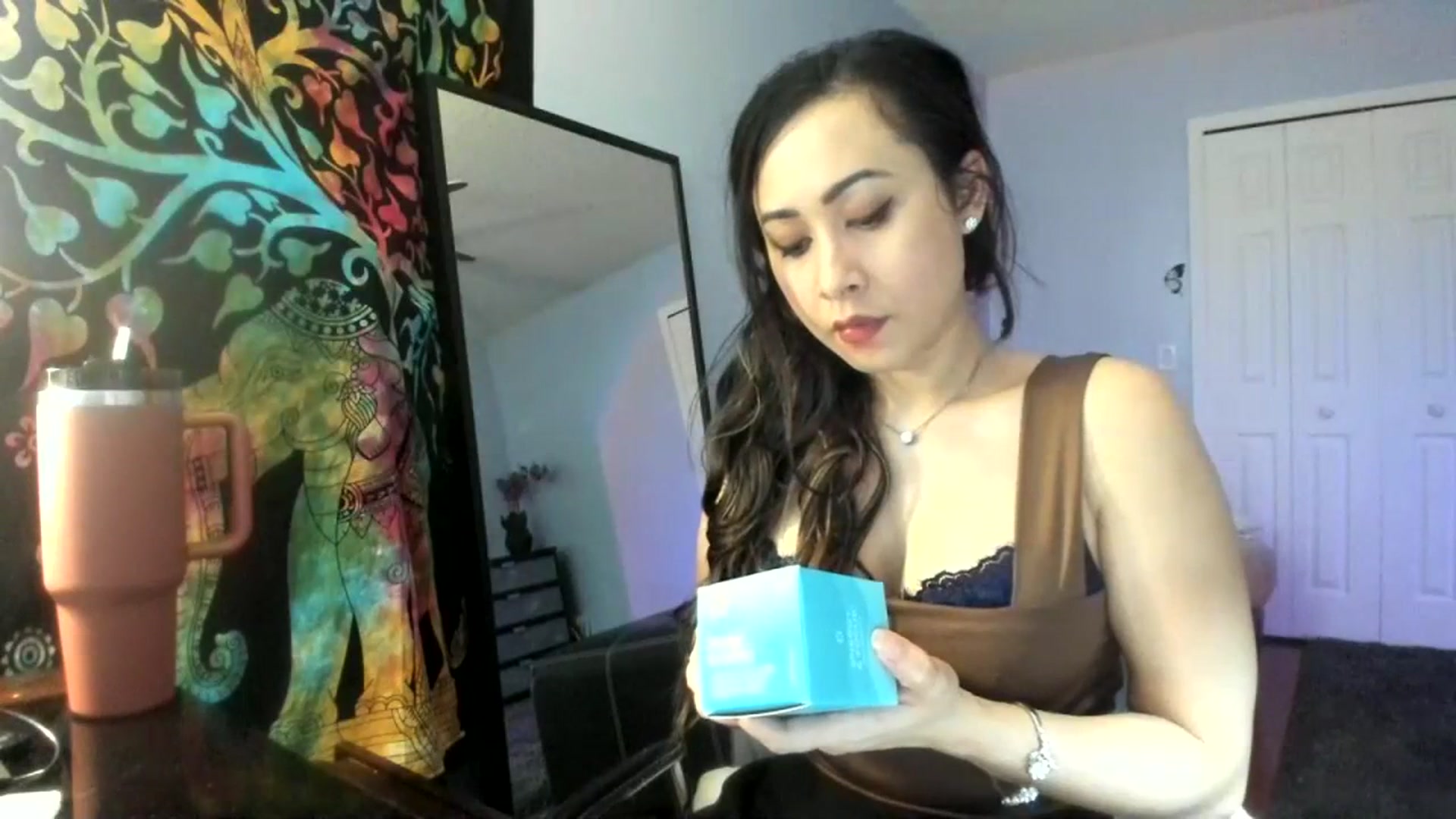 Gallery image thumbnail from Downloads's myfreecams stream on, 11/17/2023, 08:14 image 4 of 20