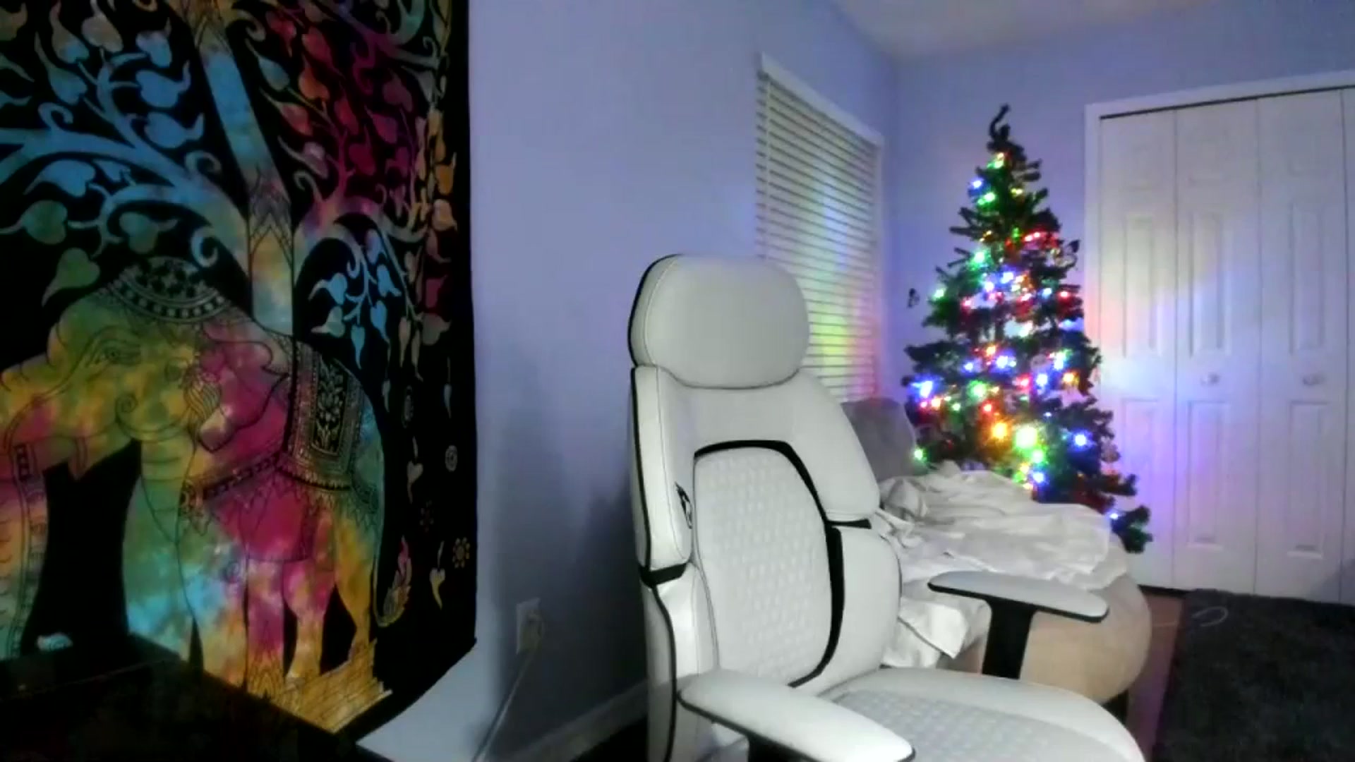 Gallery image thumbnail from Downloads's myfreecams stream on, 12/21/2023, 07:39 image 5 of 20