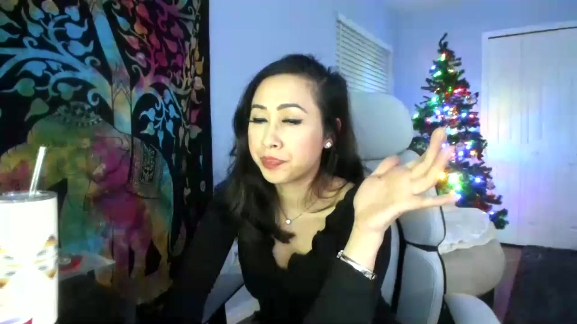 Gallery image thumbnail from Downloads's myfreecams stream on, 12/21/2023, 07:39 image 14 of 20