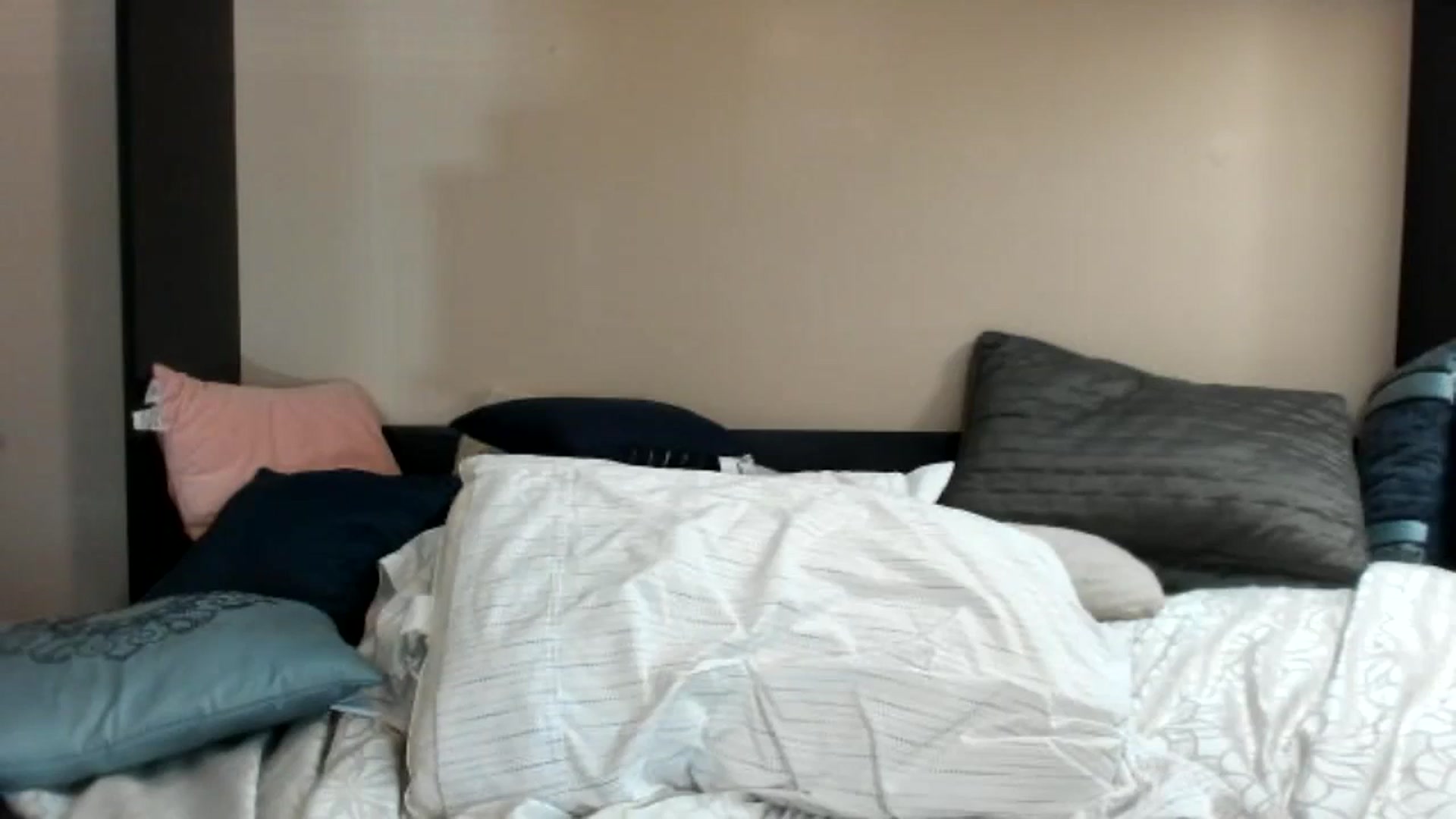Gallery image thumbnail from Downloads's myfreecams stream on, 01/01/2024, 10:49 image 12 of 20