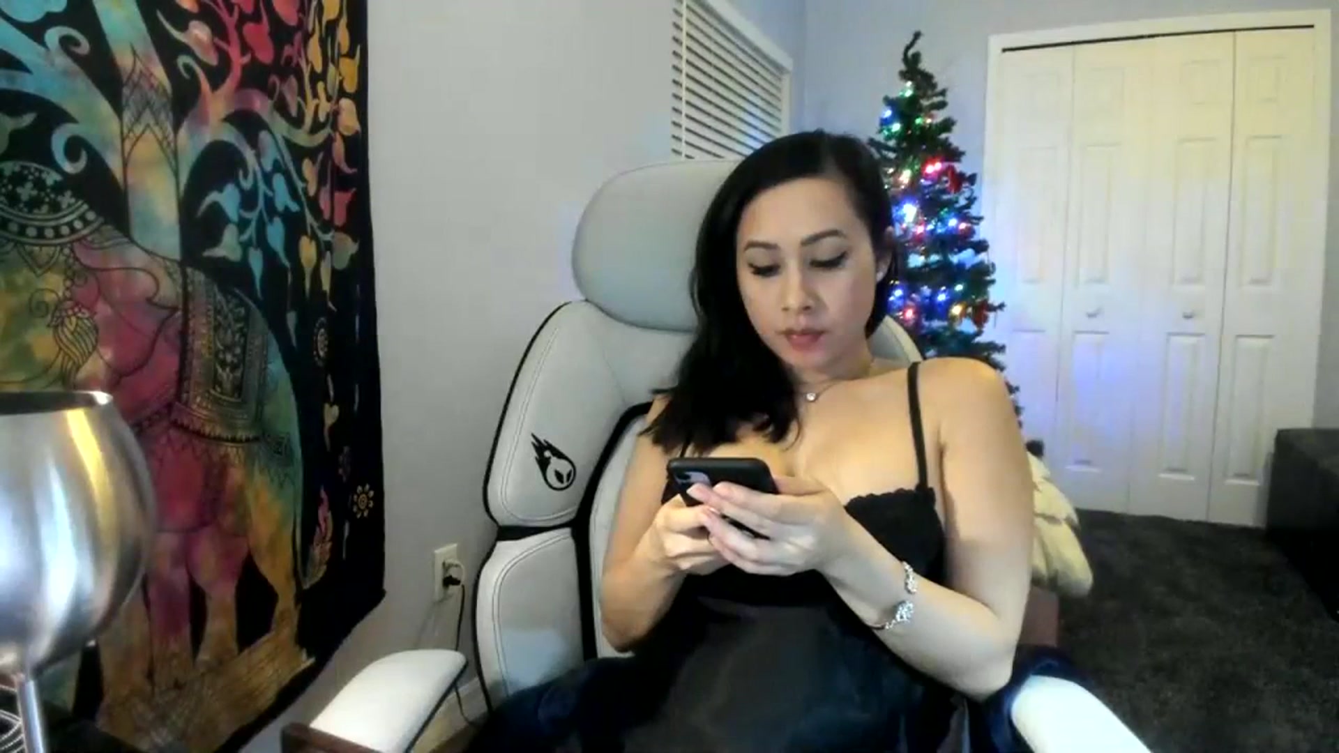 Gallery image thumbnail from Downloads's myfreecams stream on, 01/17/2024, 08:16 image 13 of 20