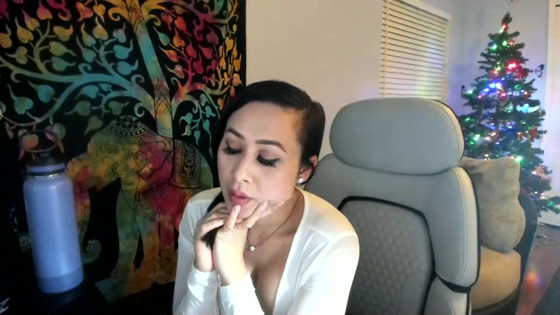 Gallery image thumbnail from Downloads's myfreecams stream on, 01/25/2024, 07:58 image 8 of 20