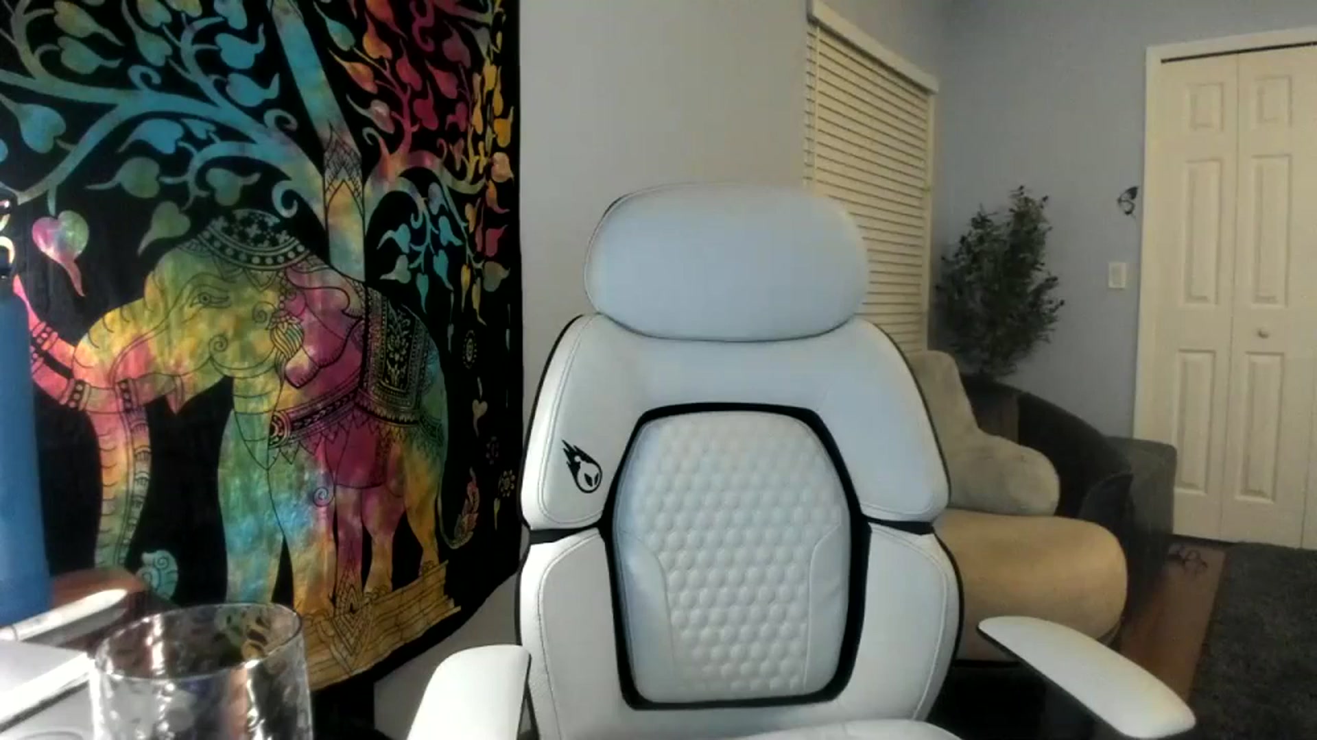Gallery image thumbnail from Downloads's myfreecams stream on, 03/28/2024, 07:01 image 18 of 20
