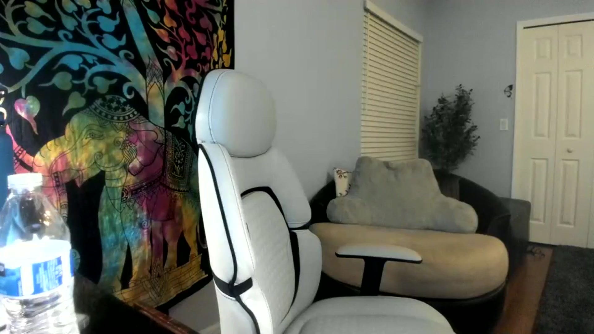 Gallery image thumbnail from Downloads's myfreecams stream on, 03/28/2024, 07:01 image 20 of 20