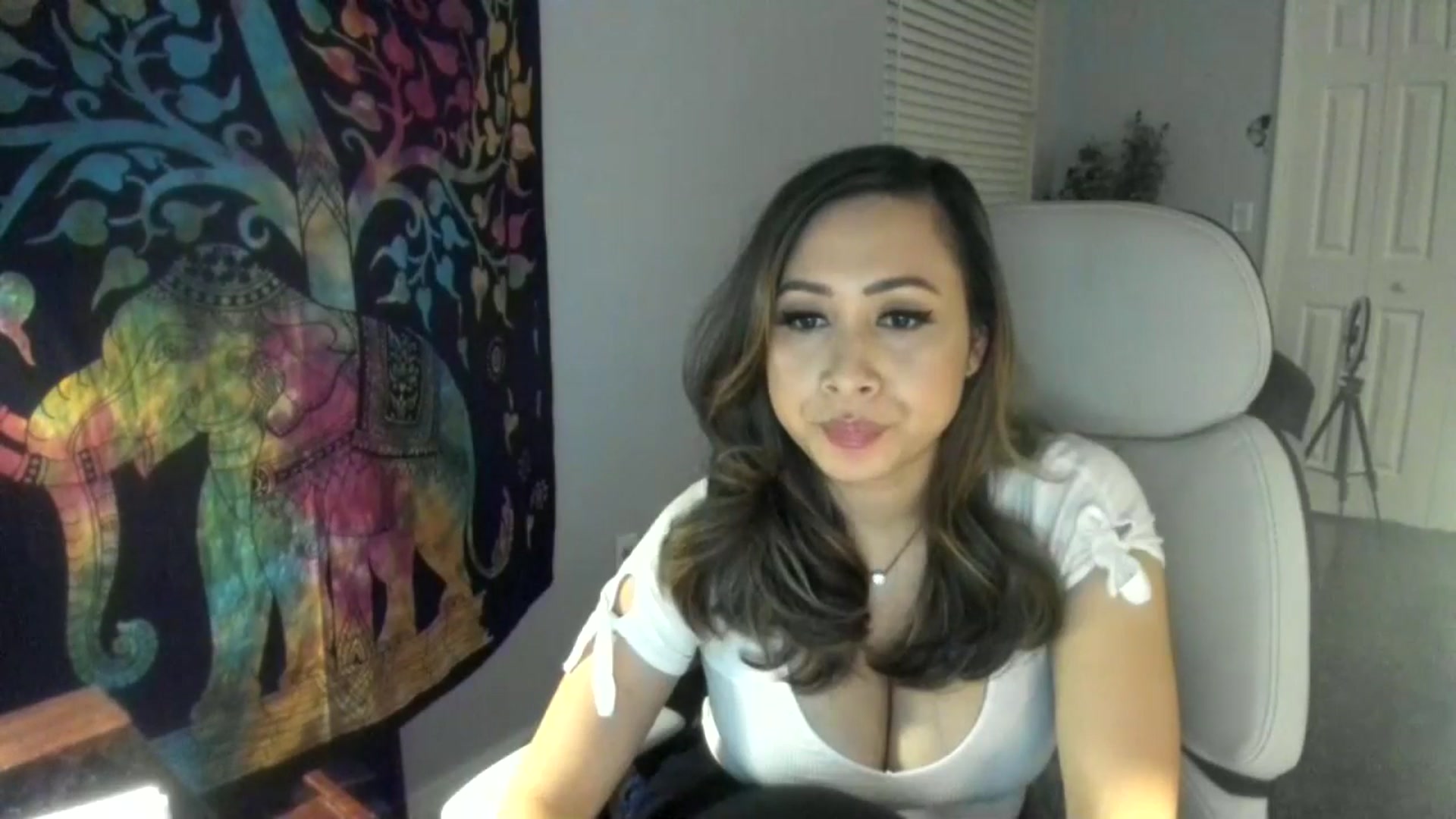 Gallery image thumbnail from Downloads's myfreecams stream on, 04/23/2024, 06:07 image 8 of 20