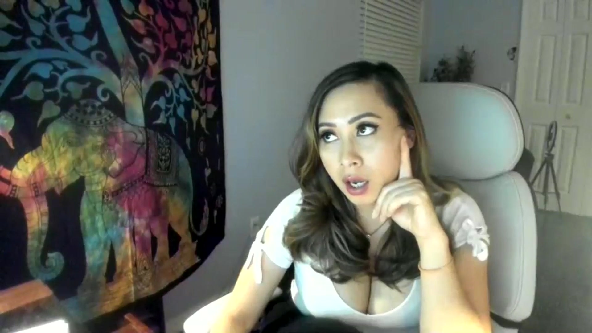 Gallery image thumbnail from Downloads's myfreecams stream on, 04/23/2024, 06:07 image 5 of 20