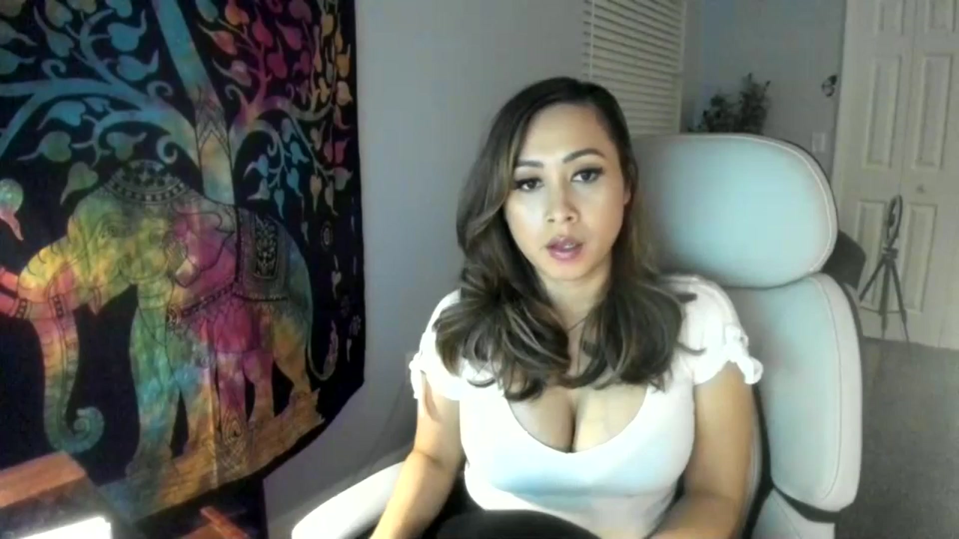 Gallery image thumbnail from Downloads's myfreecams stream on, 04/23/2024, 06:07 image 1 of 20