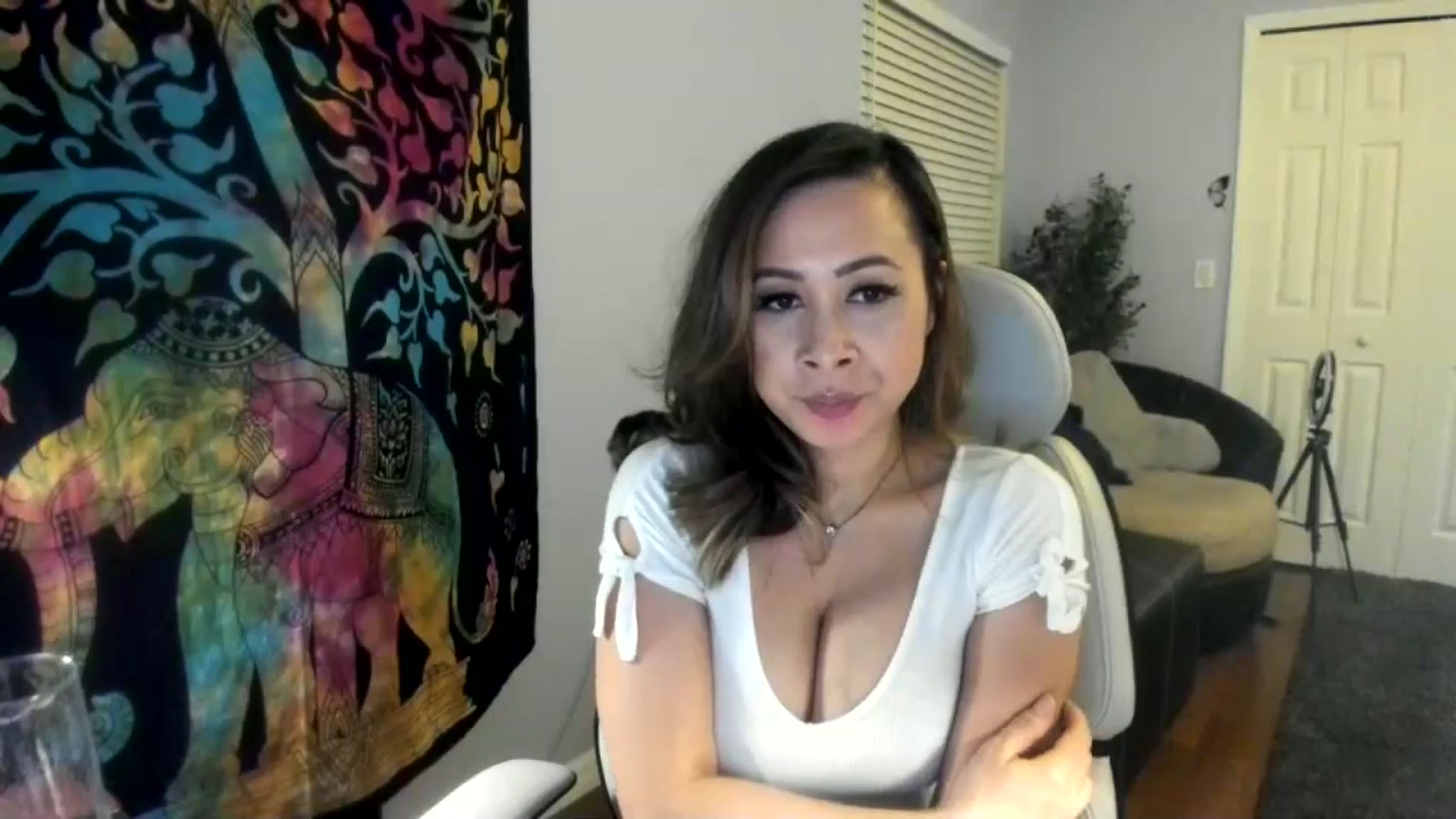 Gallery image thumbnail from Downloads's myfreecams stream on, 04/23/2024, 07:39 image 11 of 20