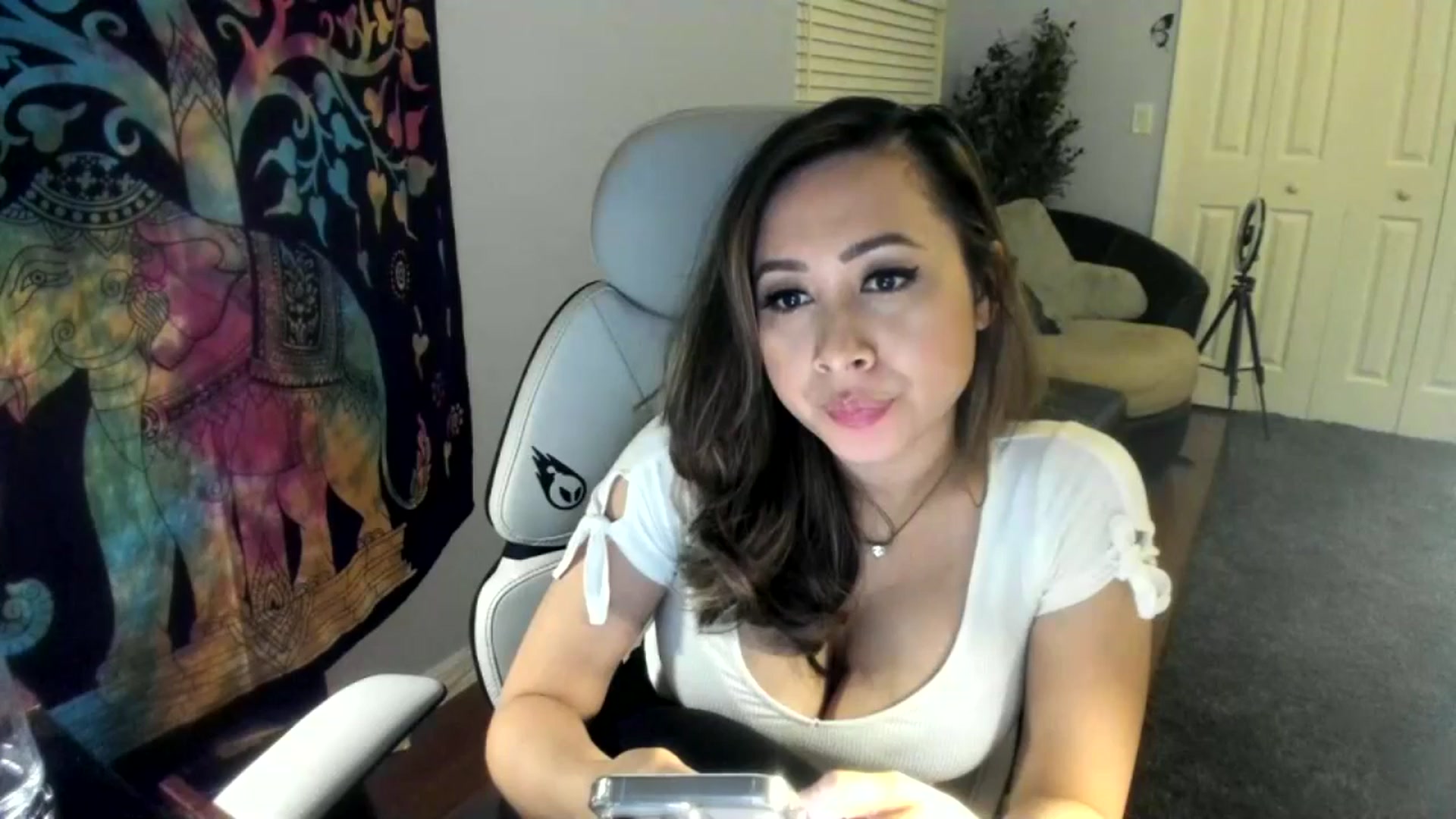 Gallery image thumbnail from Downloads's myfreecams stream on, 04/23/2024, 07:39 image 18 of 20