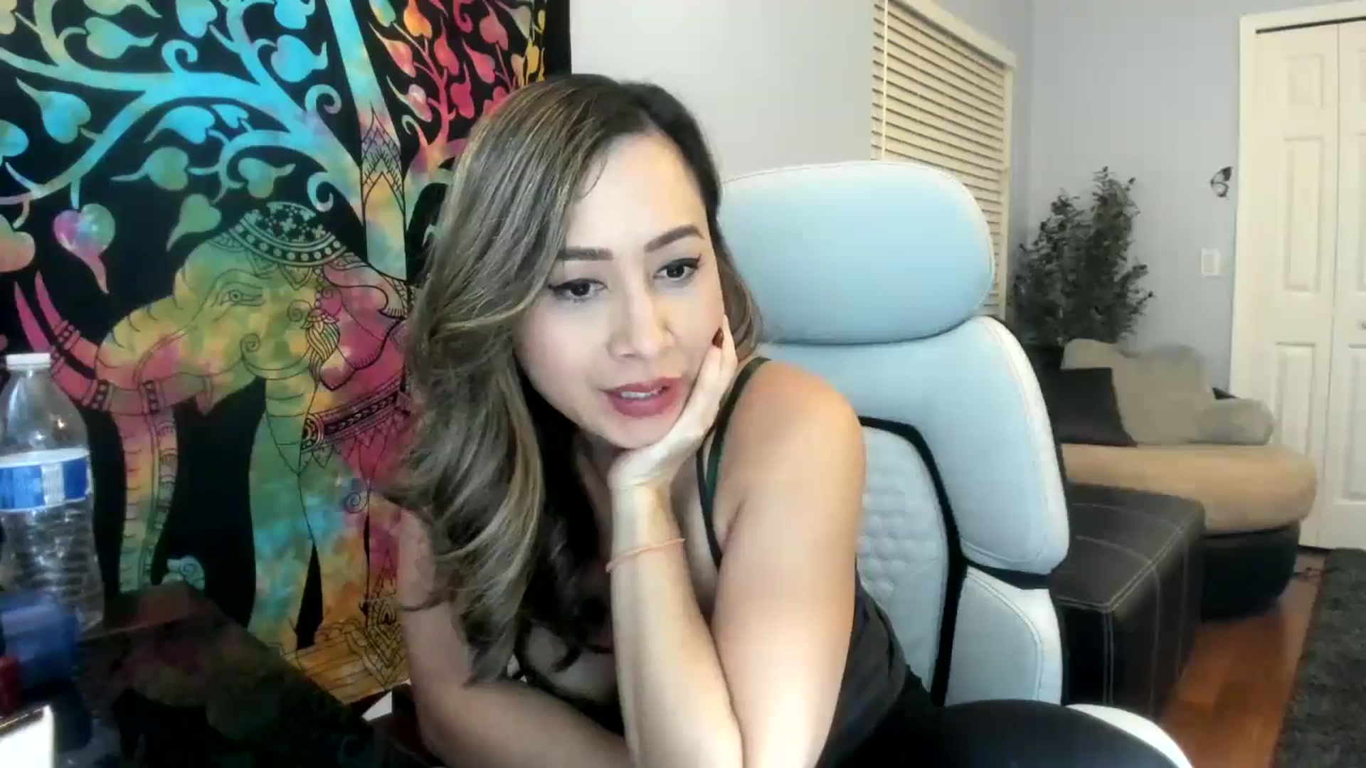 Gallery image thumbnail from Downloads's myfreecams stream on, 05/30/2024, 06:52 image 15 of 20